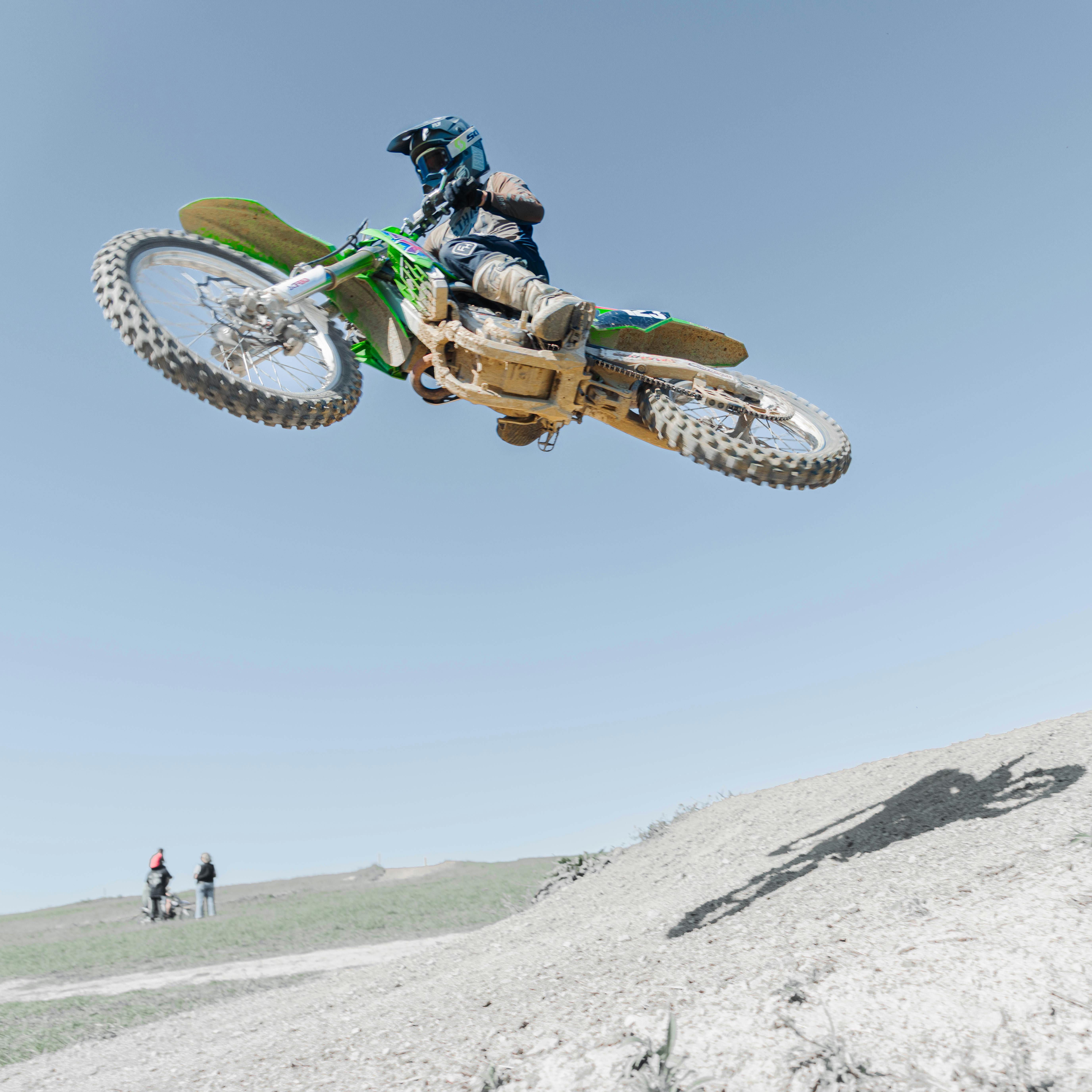 好的，以下是优化后的句子：
你是一名专业的文本编辑，擅长纠正由其他语言直译成中文时产生的不自然语序