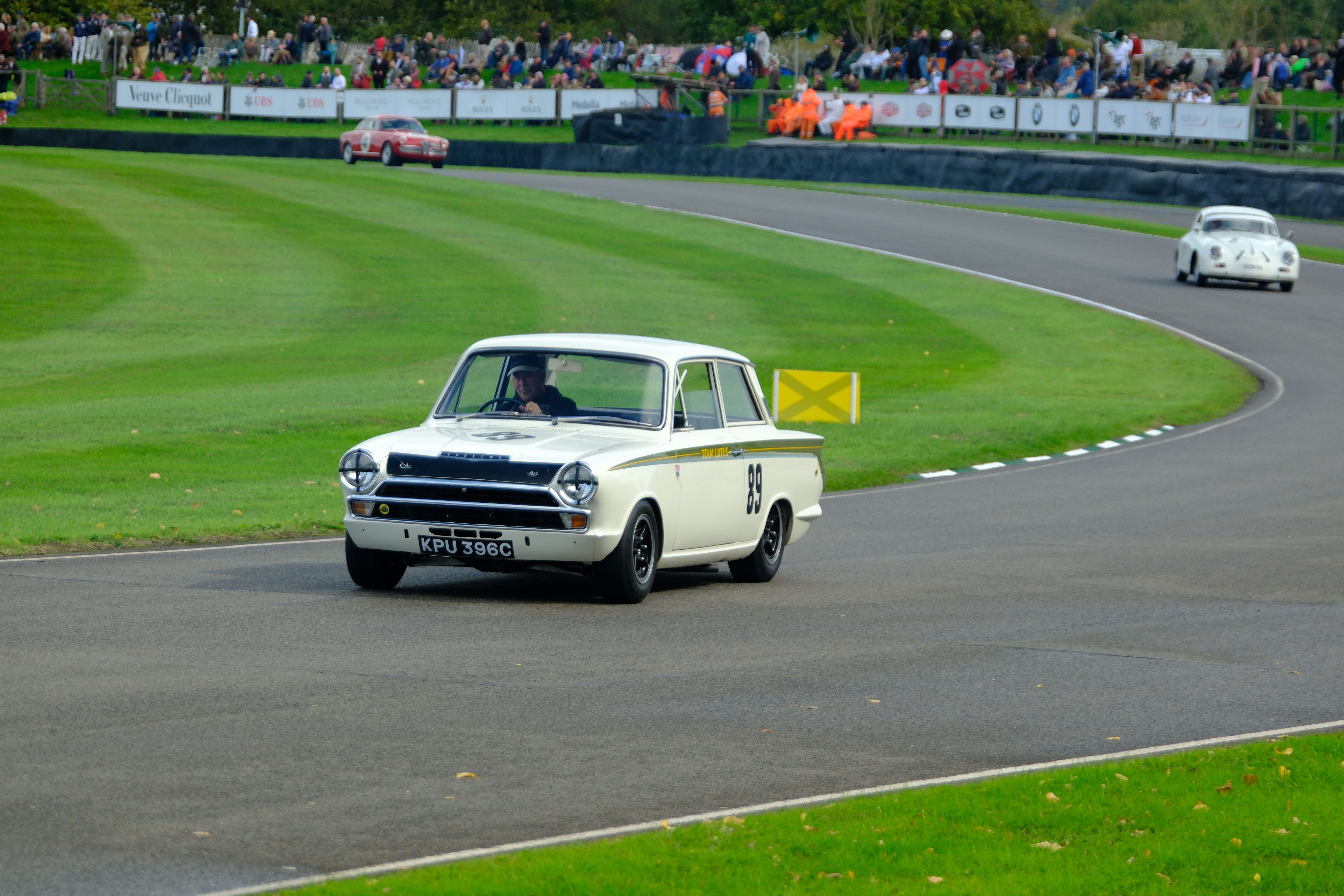 Classic Car Racing at Goodwood Circuit · Free Stock Photo