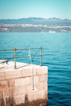 亚得里亚海，一个位于意大利和南斯拉夫之间的广阔水域，是地中海的一部分