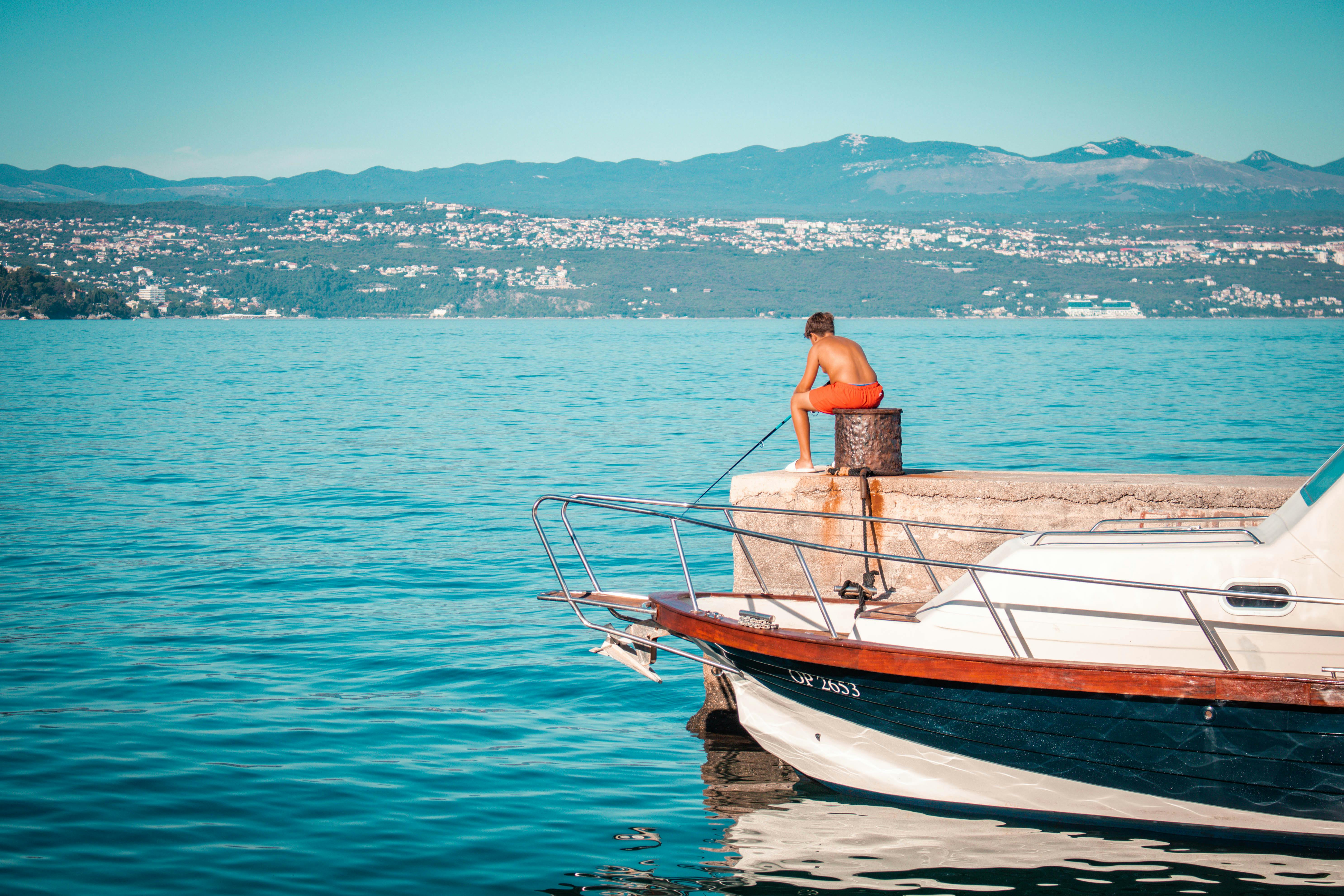 亚得里亚海位于意大利和克罗地亚之间，是一个美丽的海域
