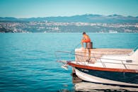 亚得里亚海位于意大利和克罗地亚之间，是一个美丽的海域