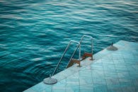 亚得里亚海是位于意大利、希腊和南斯拉夫之间的一个海