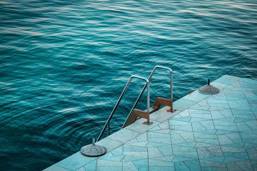 亚得里亚海是位于意大利、希腊和南斯拉夫之间的一个海