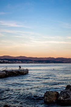 亚得里亚海是一片美丽的海域，它位于意大利和克罗地亚之间