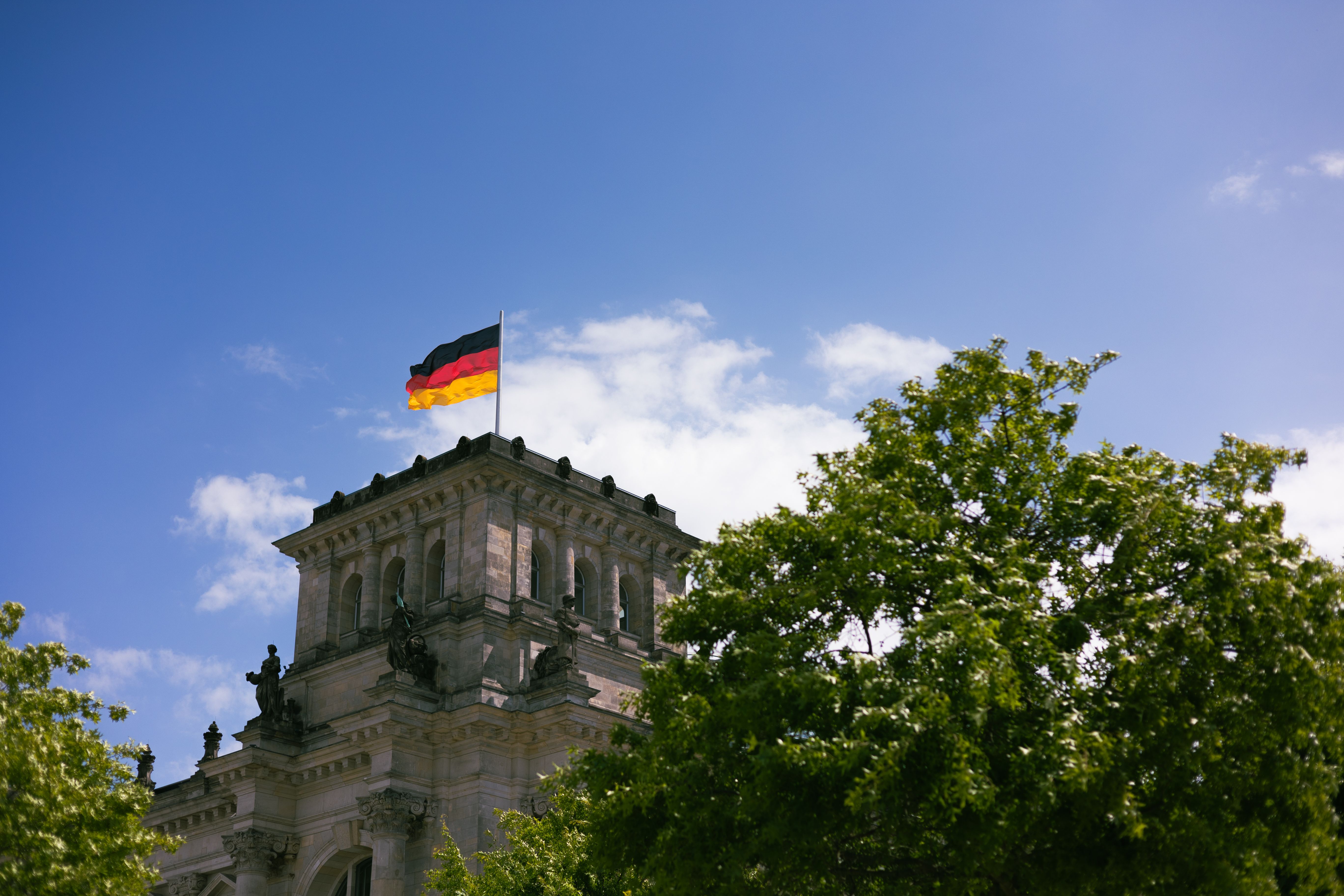 Beamtenbesoldung Deutschland 2025: Dobrindt plant Milliardenreform
