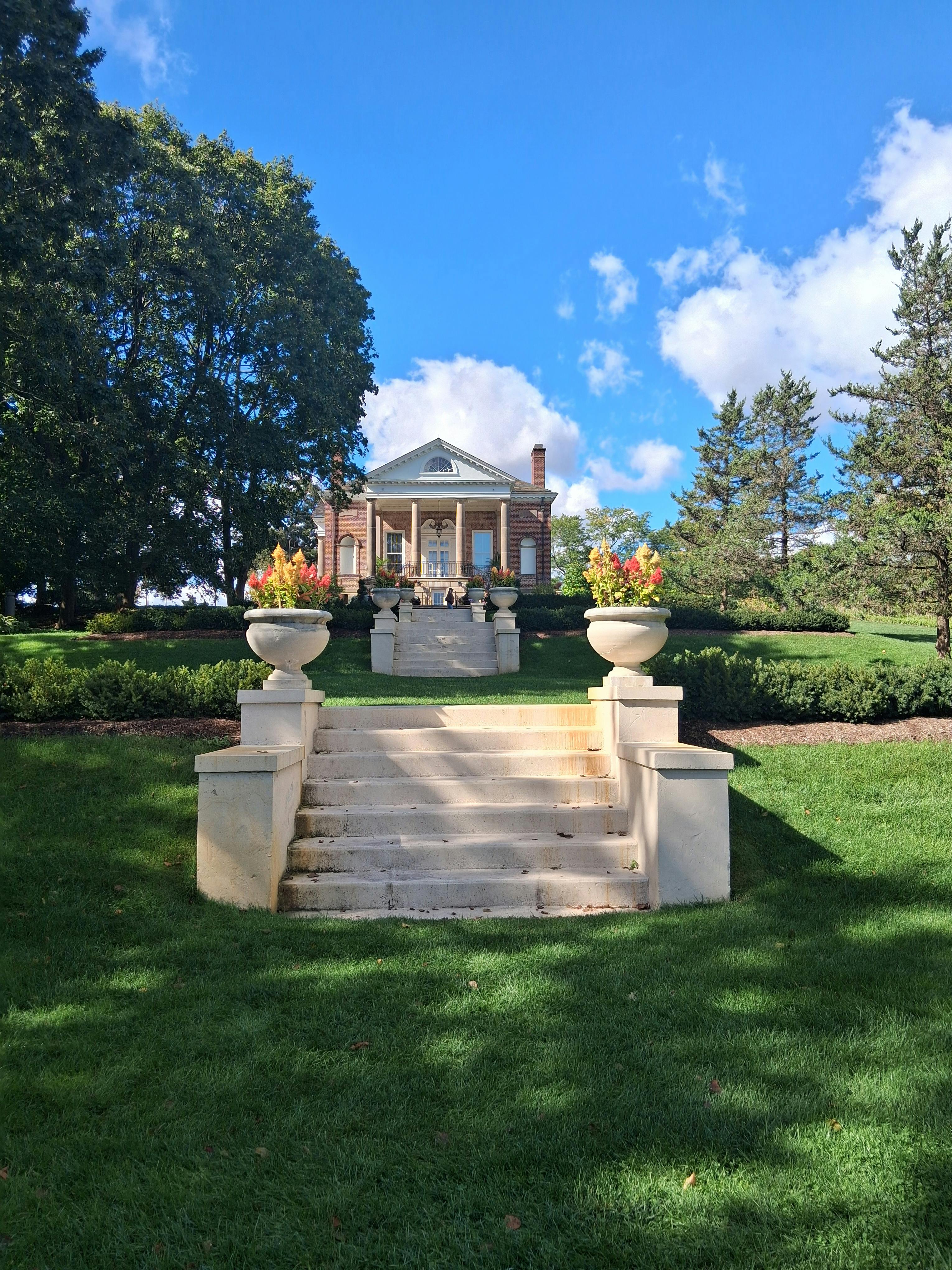 麦考密克大厦是一座位于中国上海市的摩天大楼