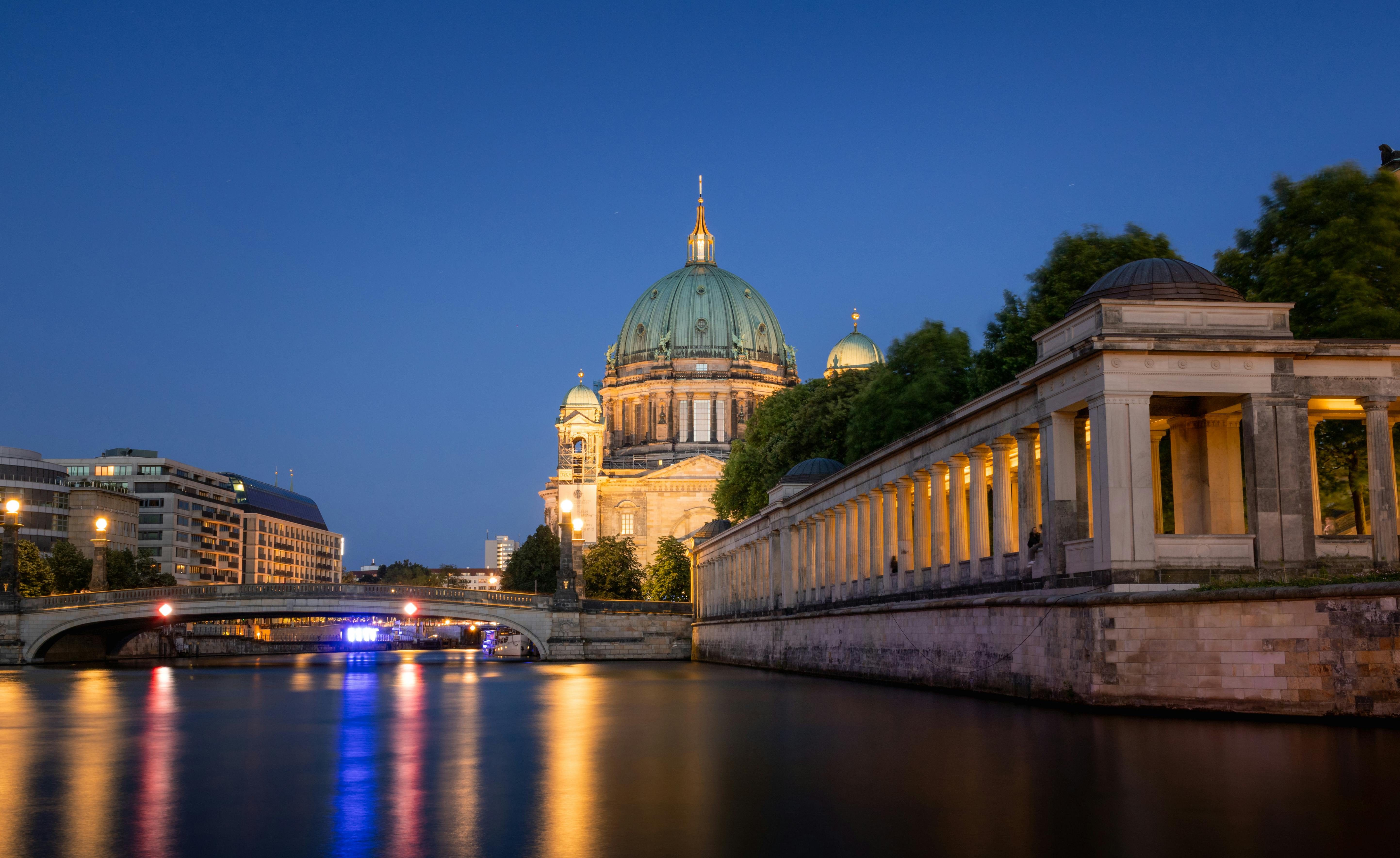 immigration lawyer berlin — Photo by Niklas Jeromin on Pexels