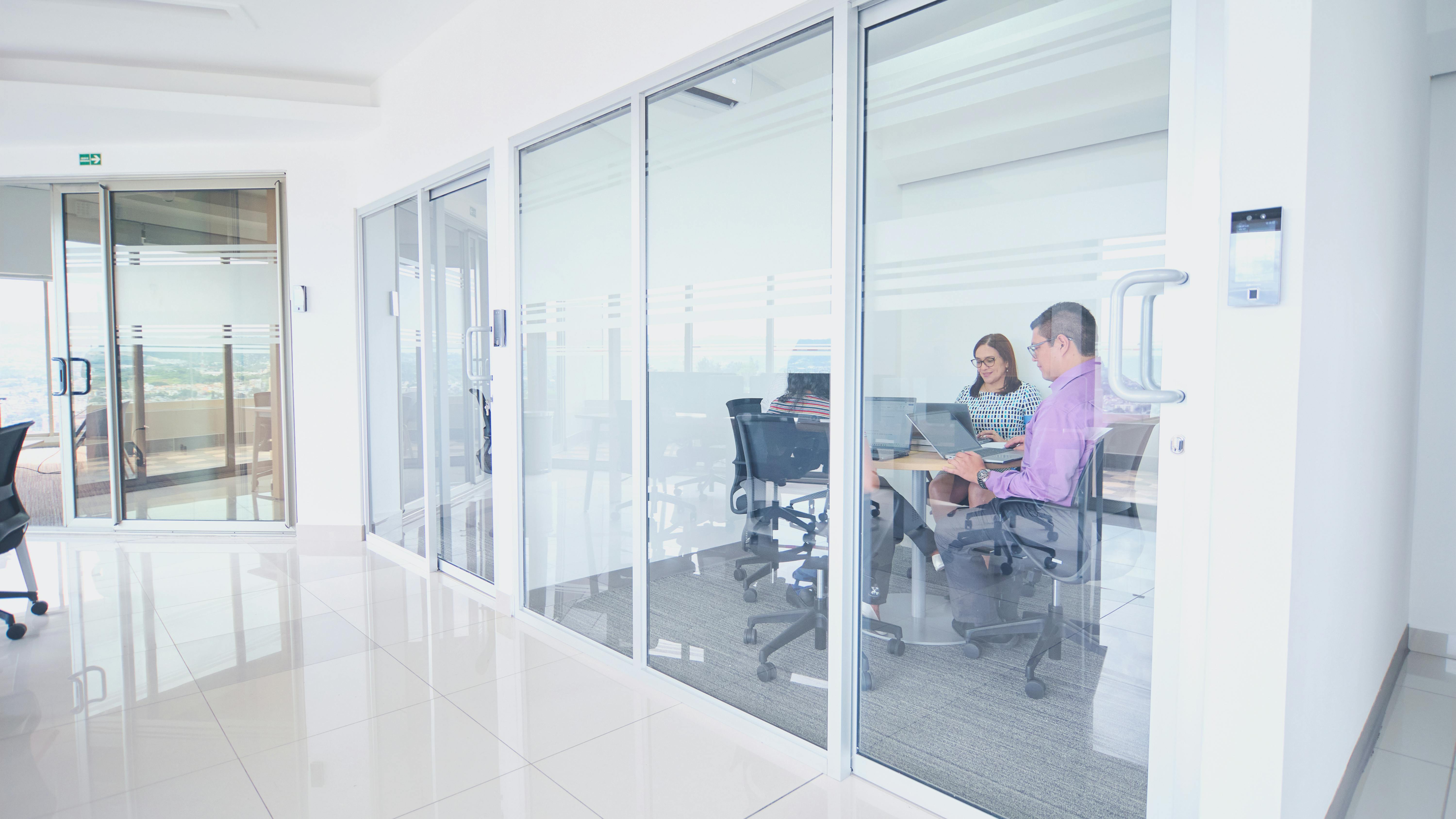 Sala de reuniones moderna