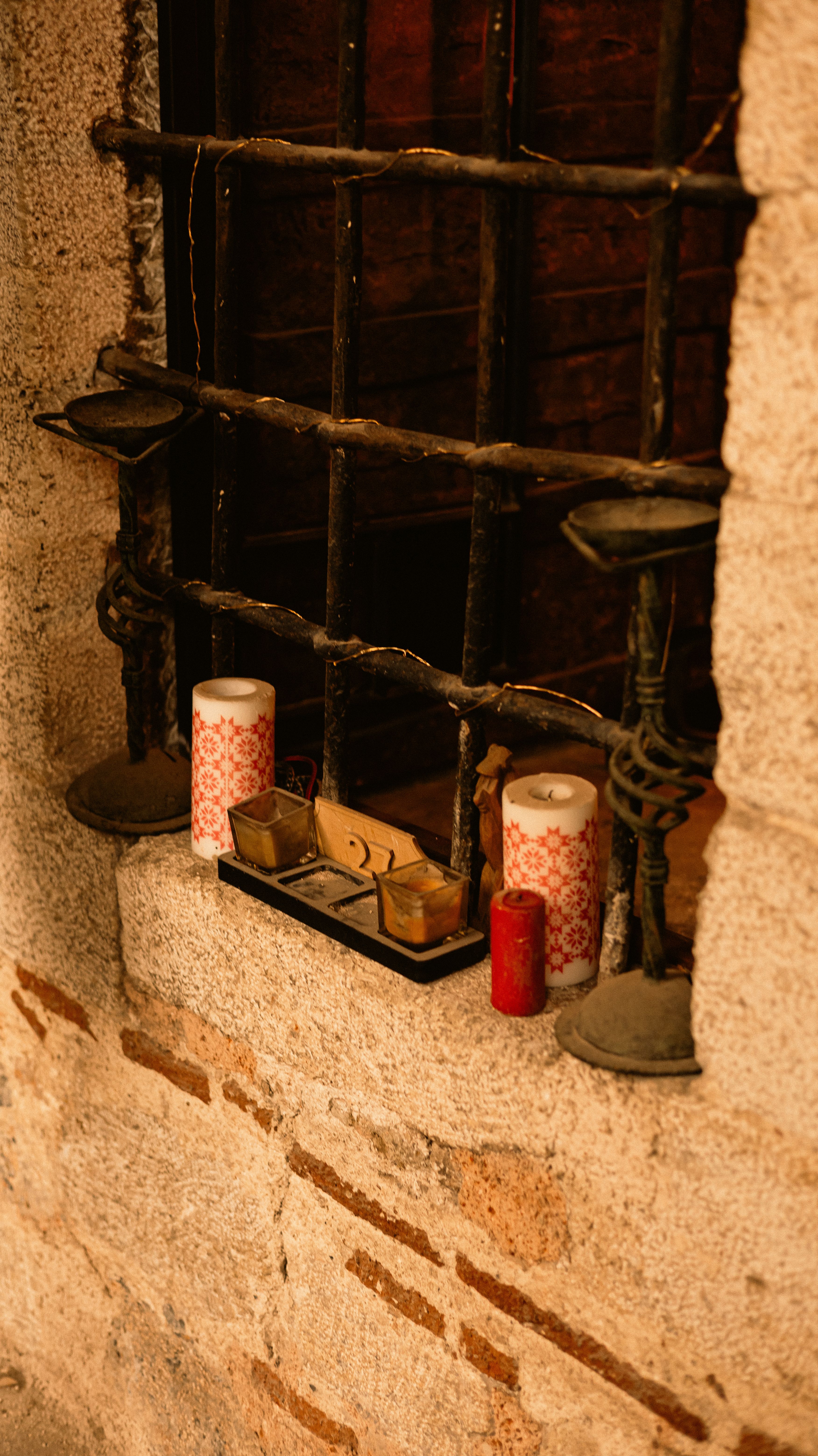 Rustic Window Display with Candles in Istanbul · Free Stock Photo