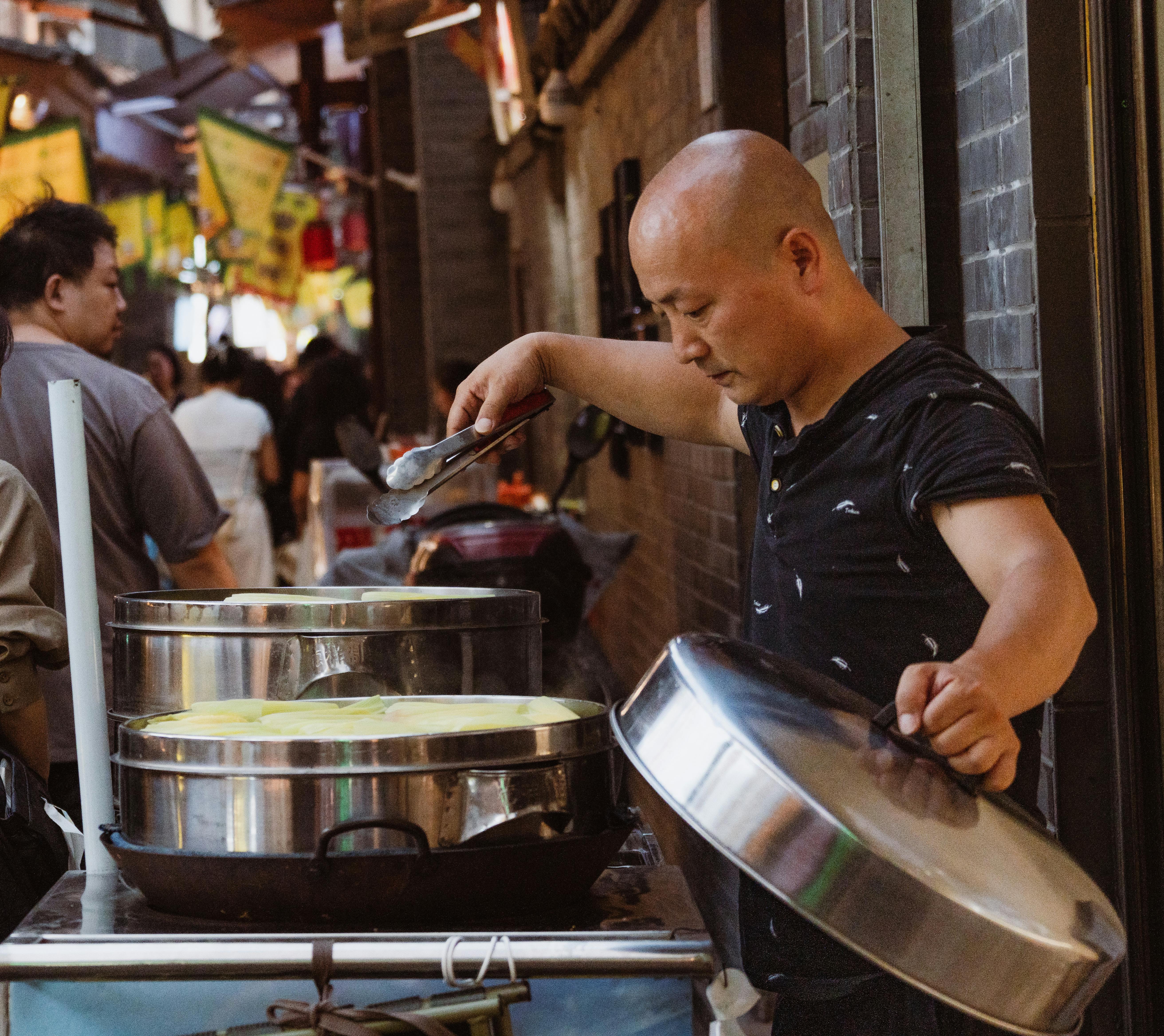 財經：戰爭風險溢價下降帶動油價小幅回落