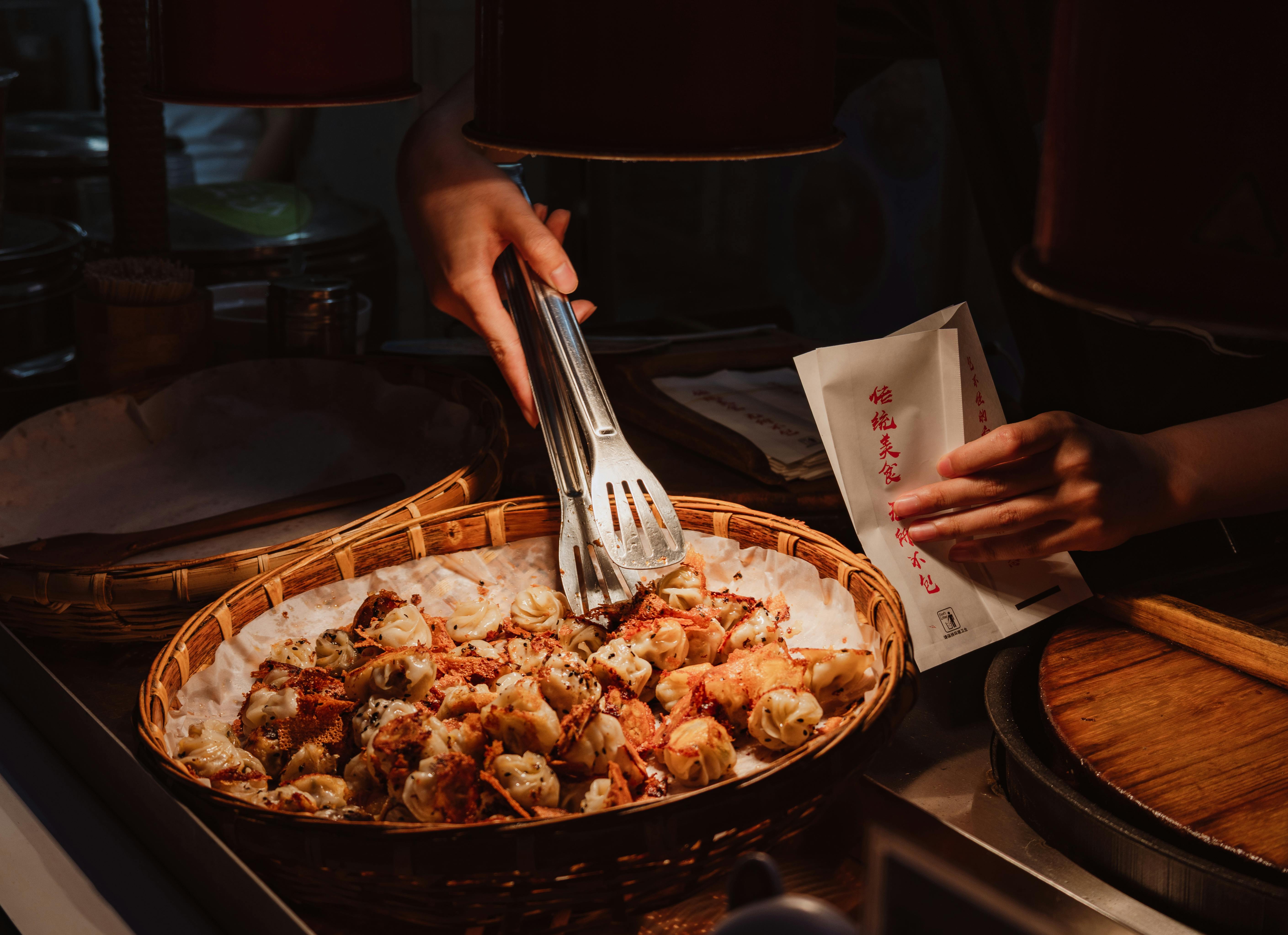 財經：戰爭風險溢價下降帶動油價小幅回落