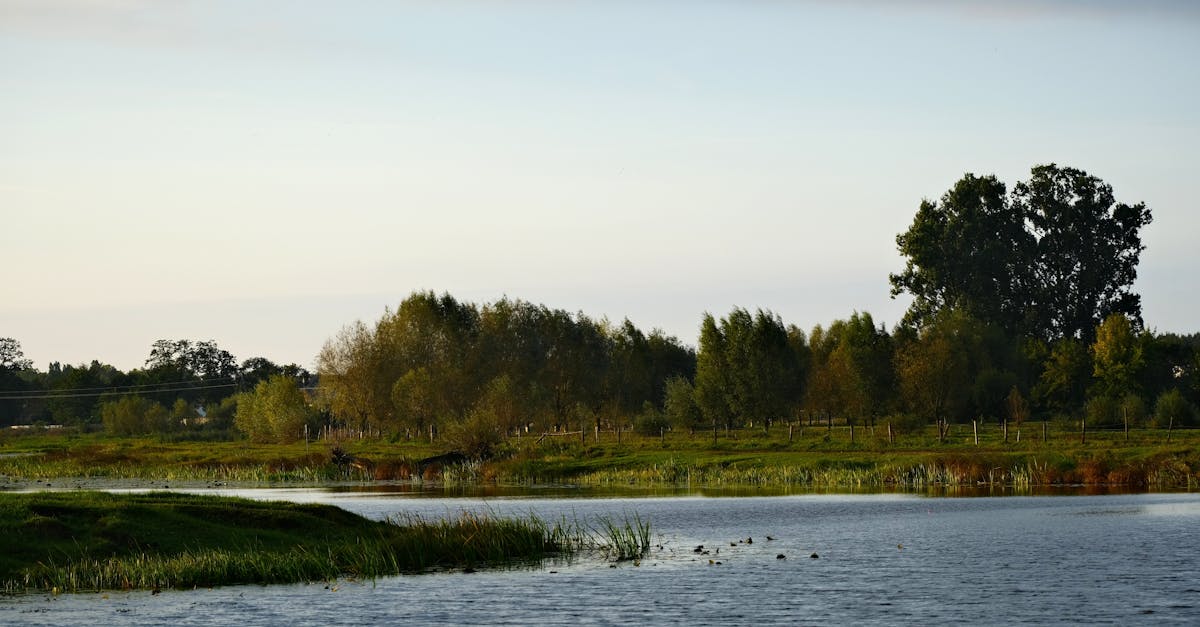 科技監測揭堰塞湖現況:湖面下切逾100公尺水勢湍急