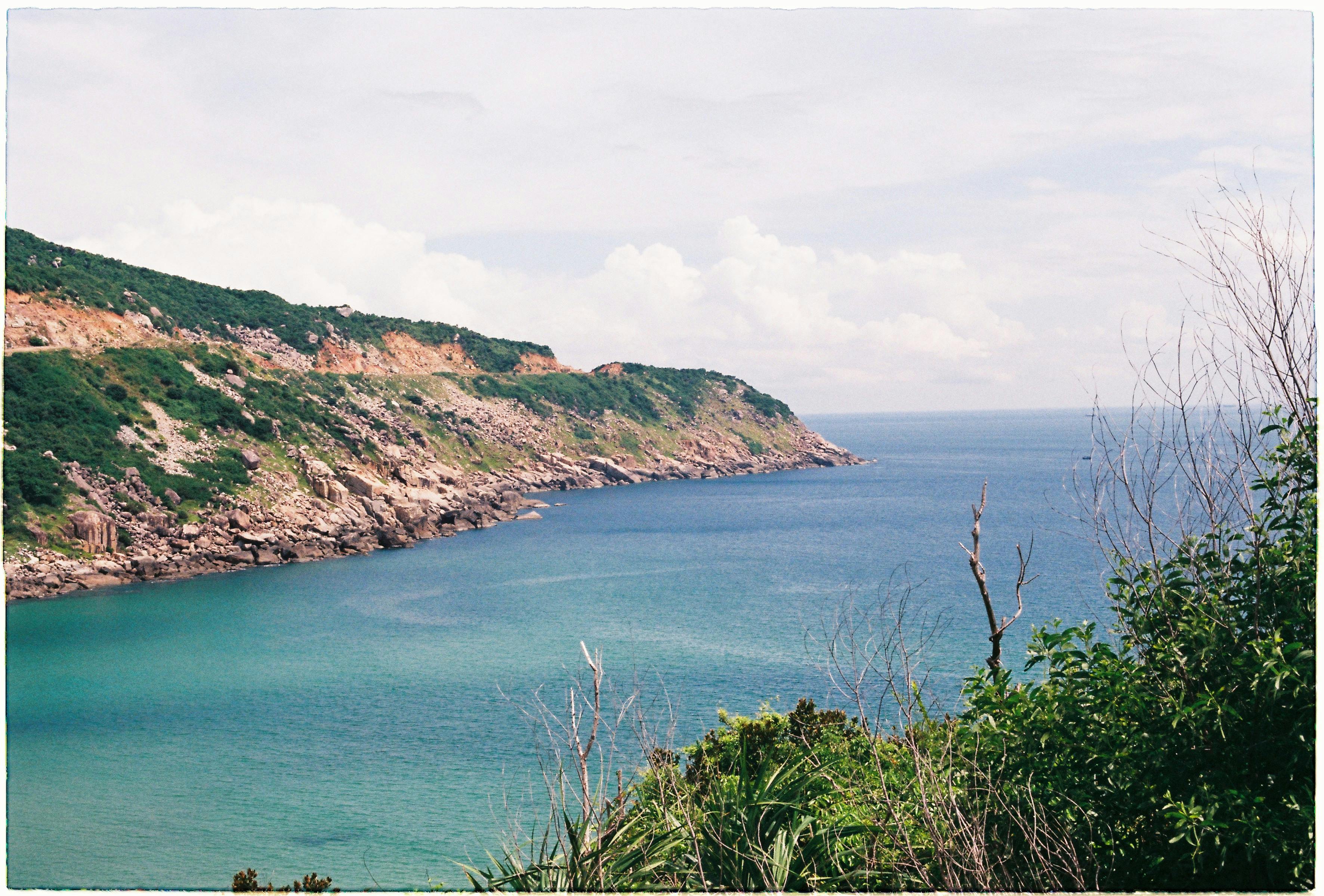 原句：
你是一名专业的文本编辑，擅长纠正由其他语言直译成中文时产生的不自然语序