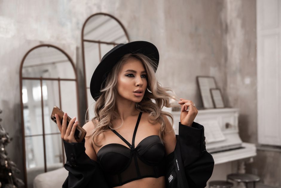 corset vs bustier which to choose