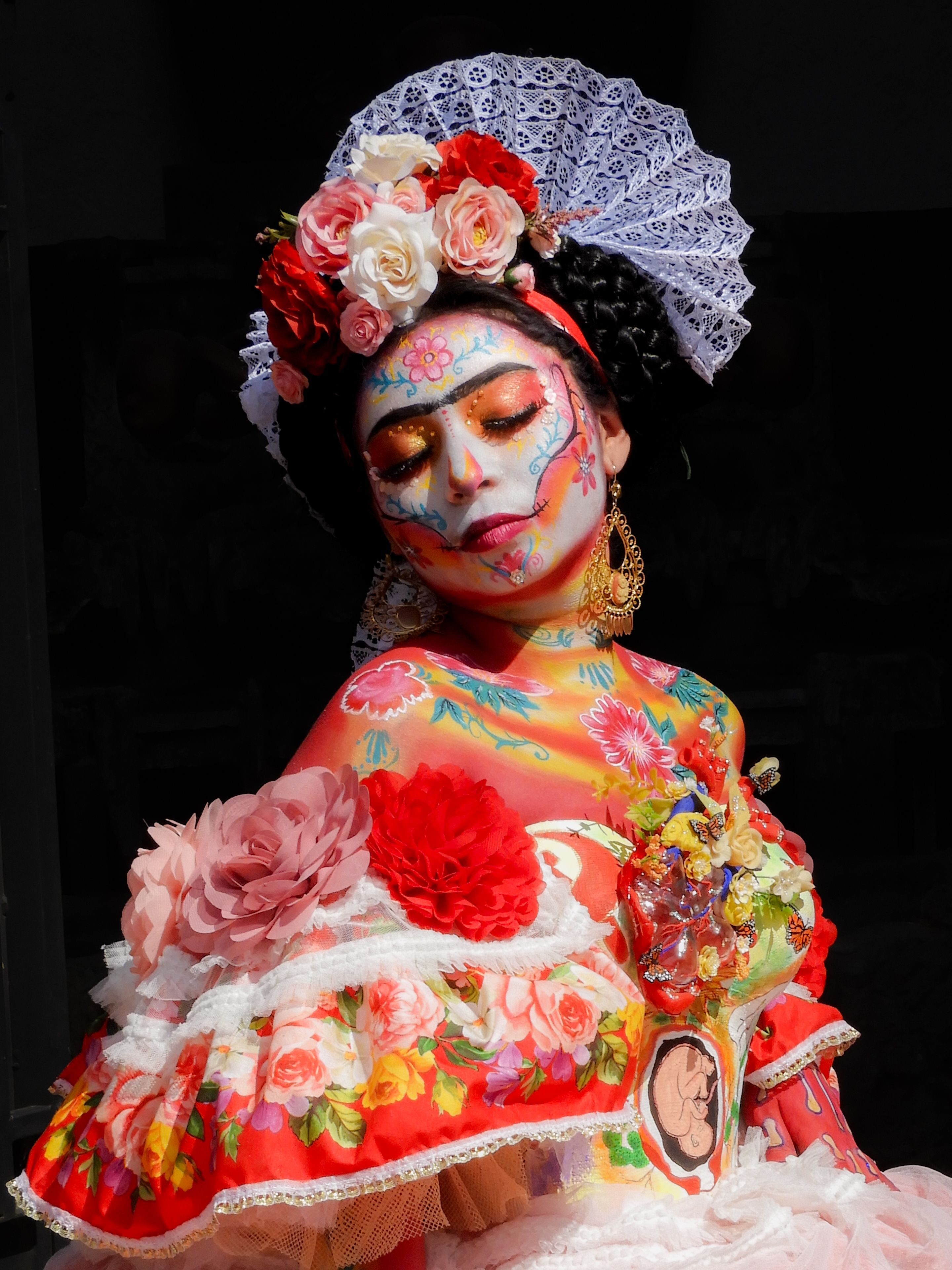 Elegant Catrina in Traditional Day of the Dead Attire · Free Stock Photo