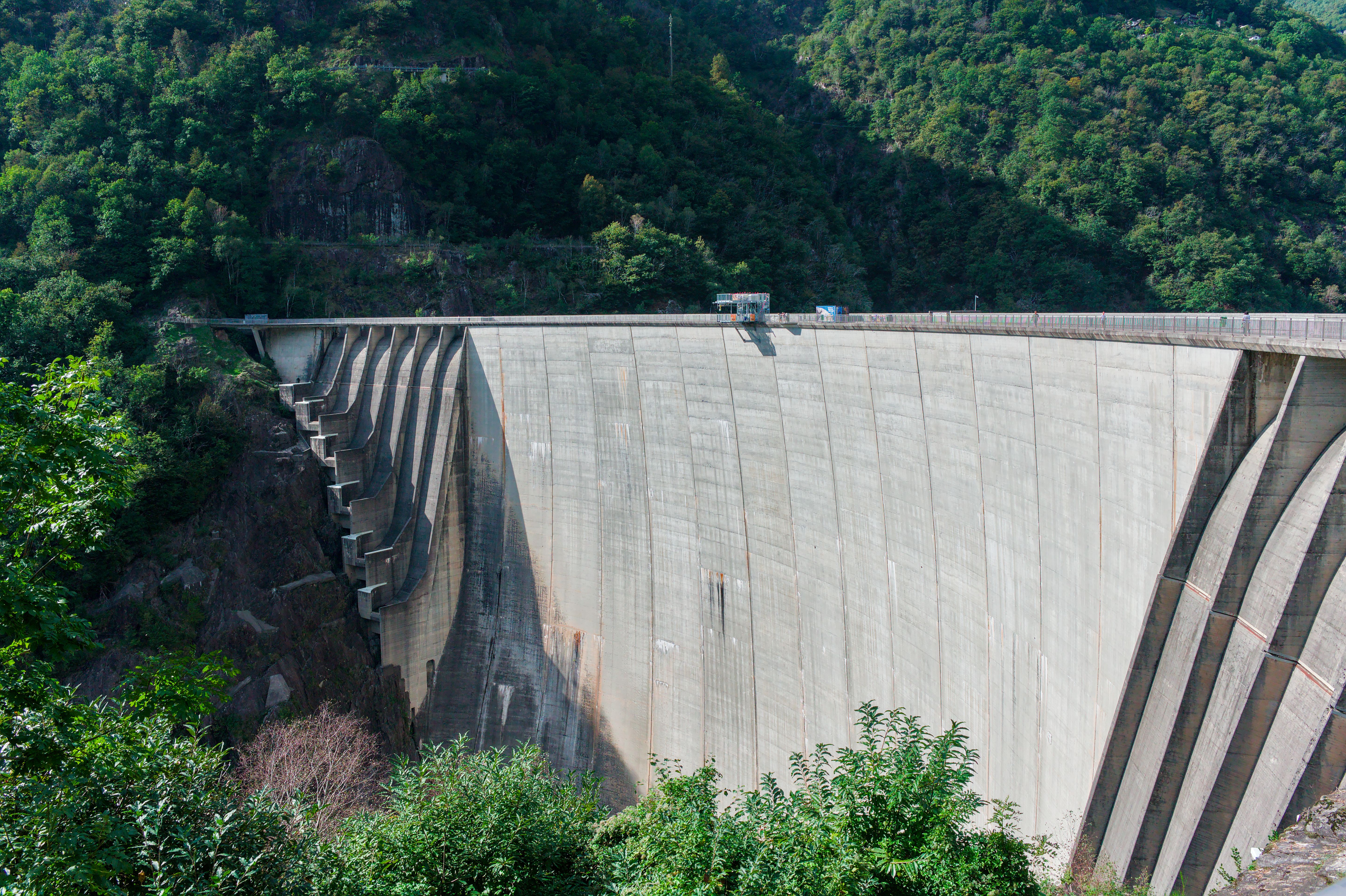 Verzasca Dam Scenic View in Switzerland · Free Stock Photo