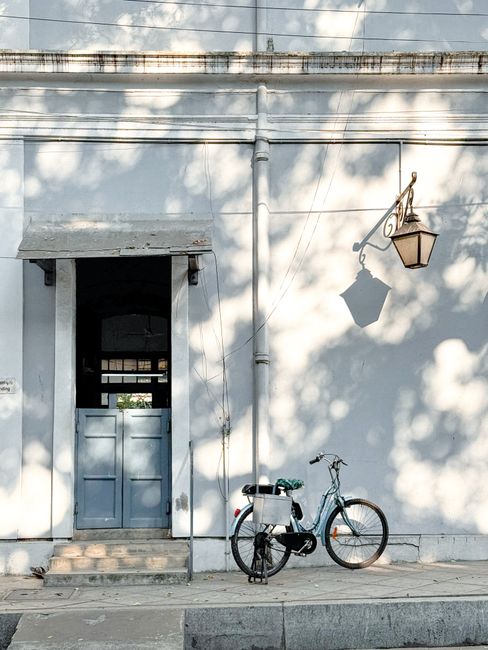 Serene street view with bicycle against colonial building, India.
