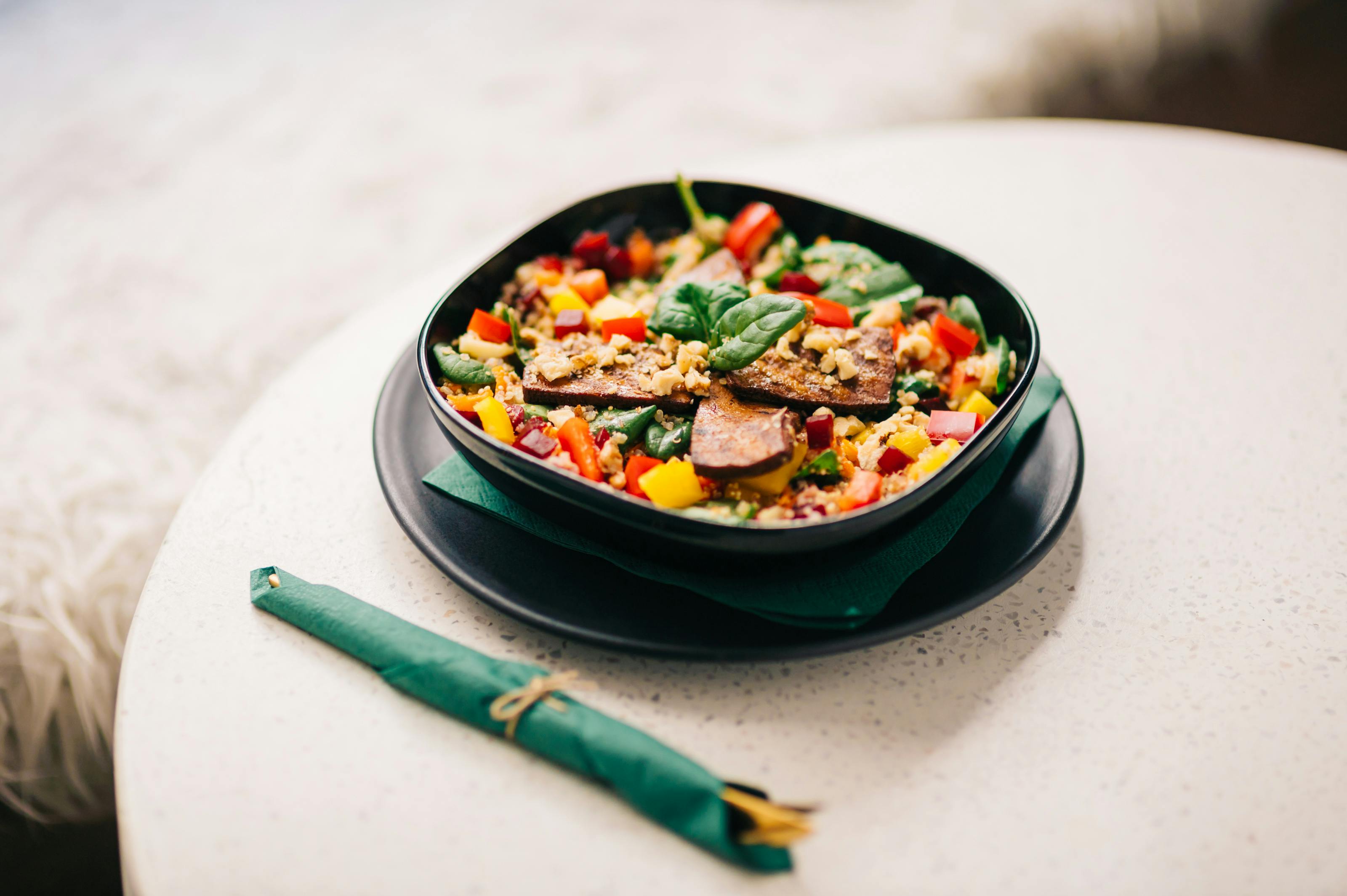 BITKISEL PROTEIN KAYNAKLARI: ET TÜKETMEDEN GÜÇLENIN