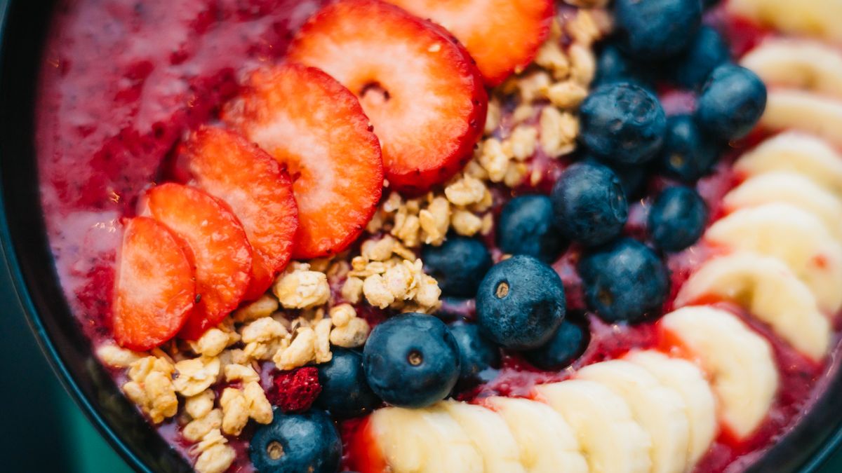 Strawberry-banana smoothie bowl