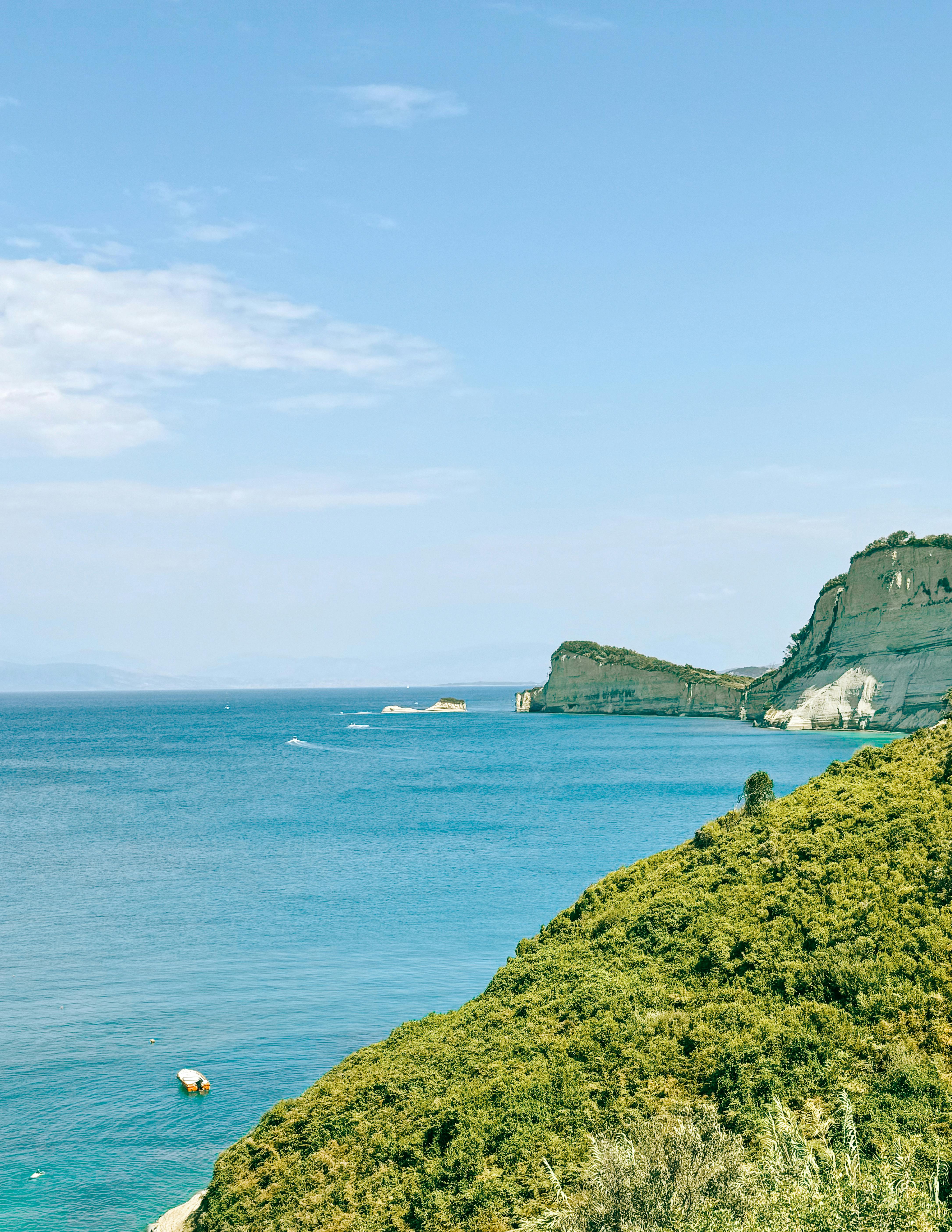 科孚岛是希腊的一个岛屿，位于爱琴海中