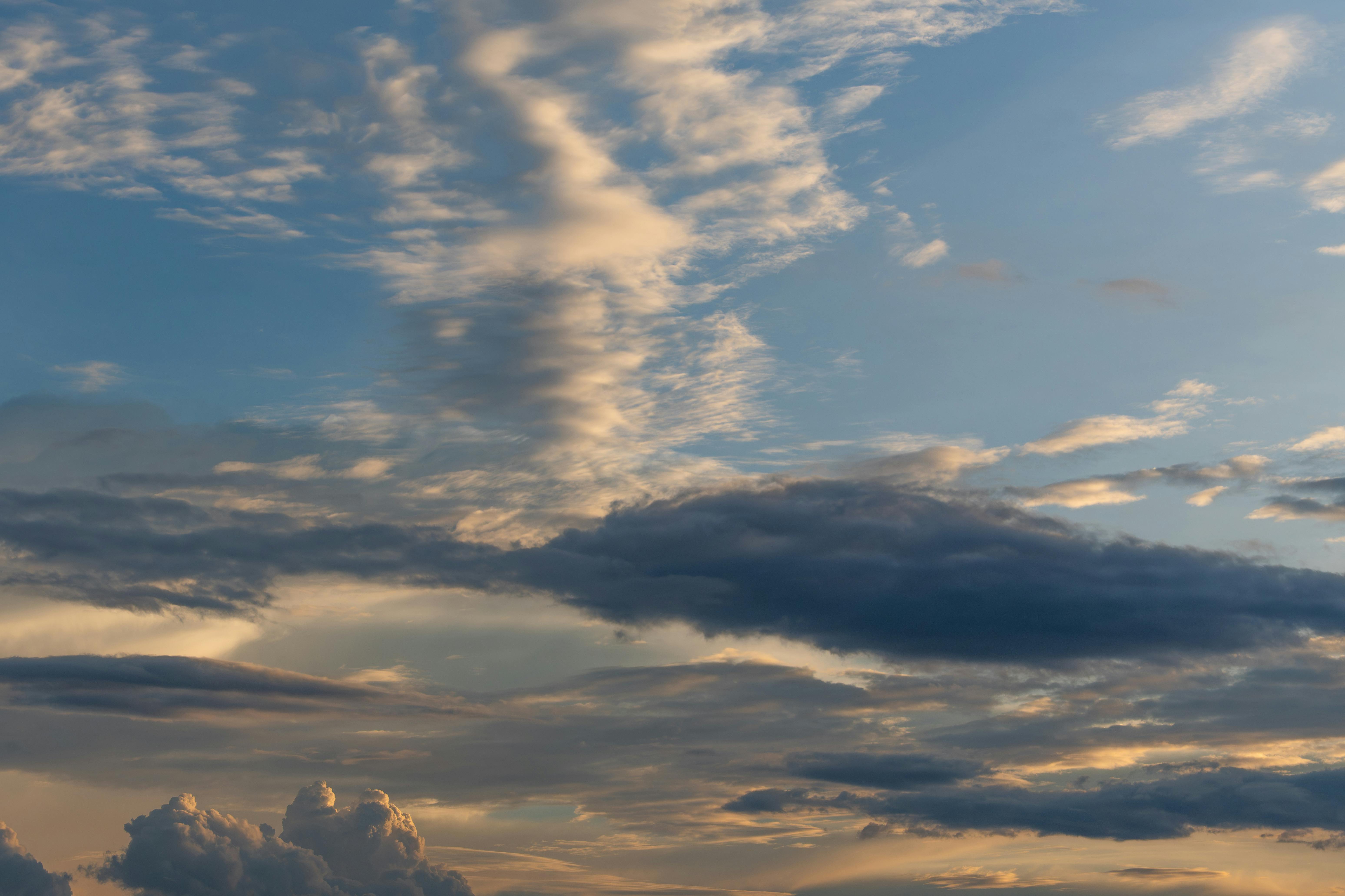 晚霞是天空中美丽的景色
