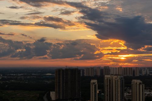 Free Stunning urban skyline at sunset with dramatic clouds and vivid colors. Stock Photo
