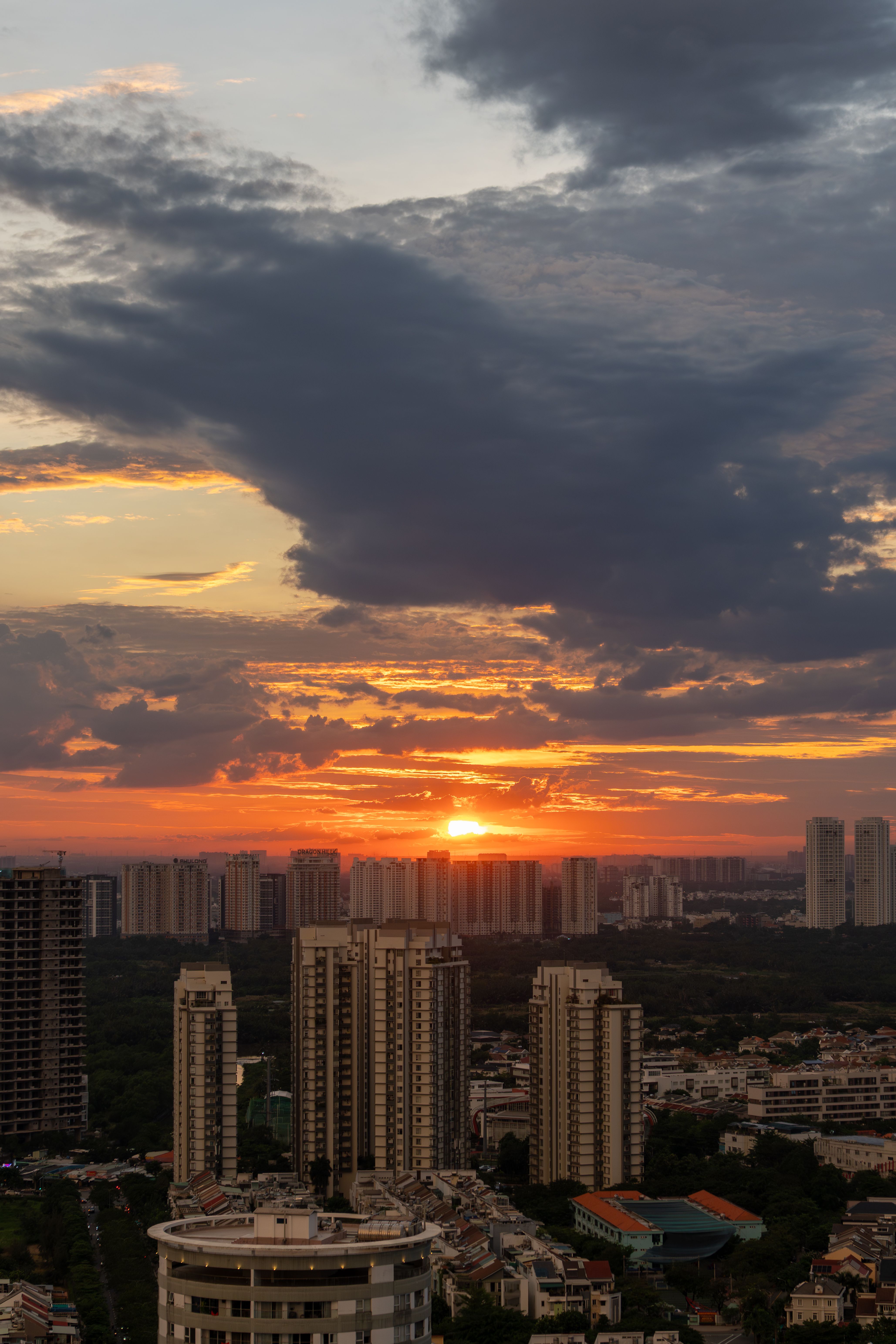 Stunning Urban Sunset with City Skyline · Free Stock Photo