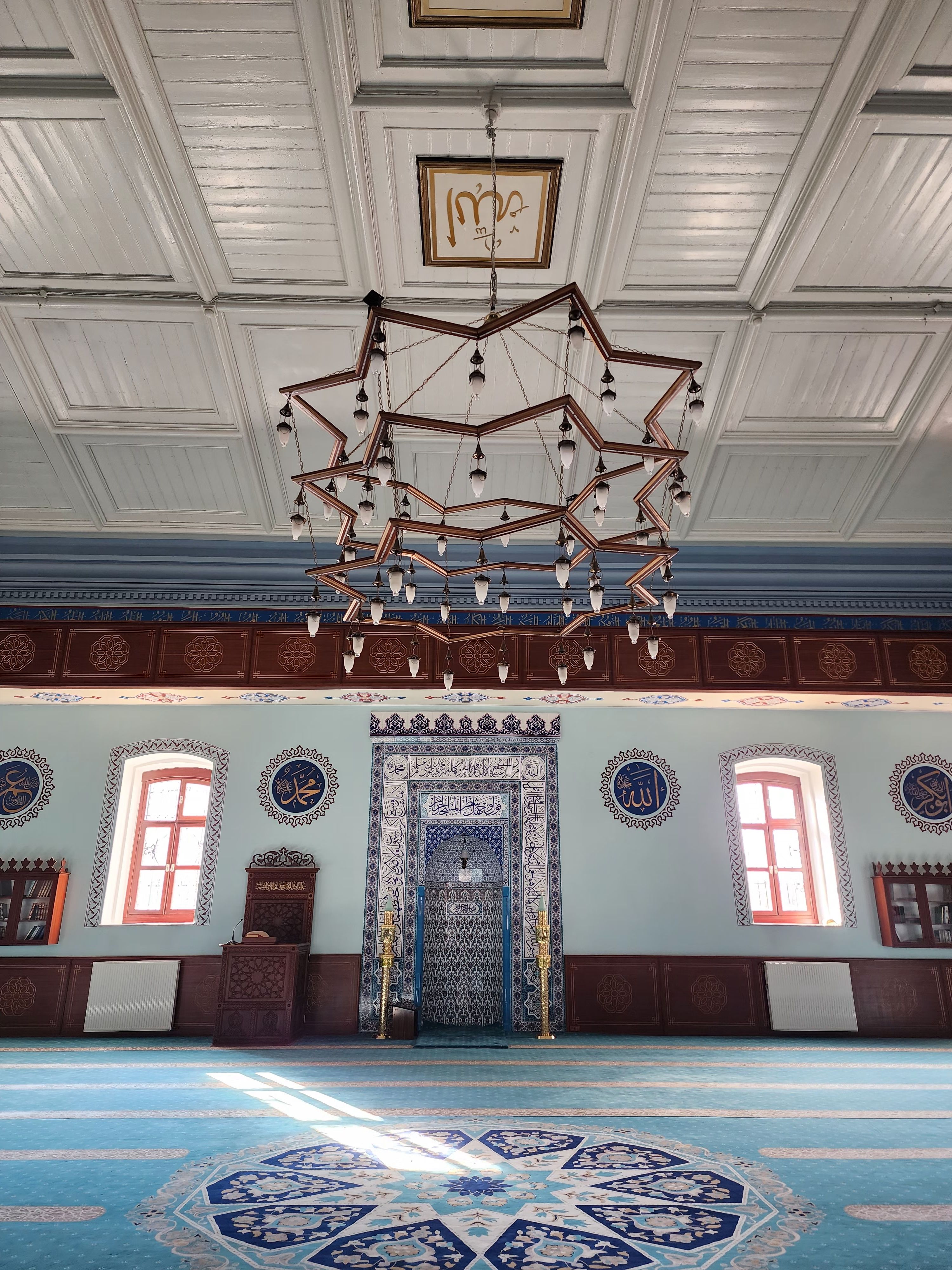 Free Beautiful mosque interior showcasing traditional architecture with intricate chandelier and blue decor. Stock Photo