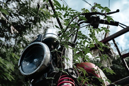 将手机连接电脑备份数据，并展示恢复出厂设置的界面