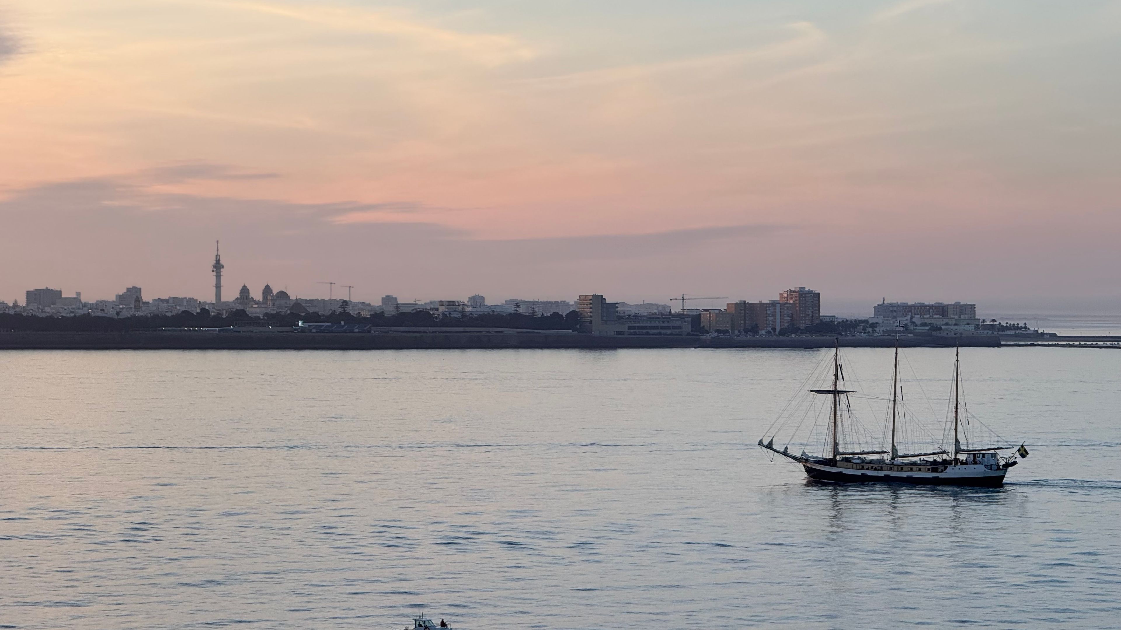 Cádiz ferry bay arrival