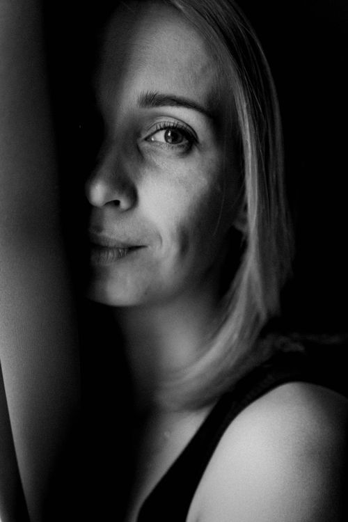 Dramático Retrato En Blanco Y Negro De Una Mujer · Foto de stock gratuita