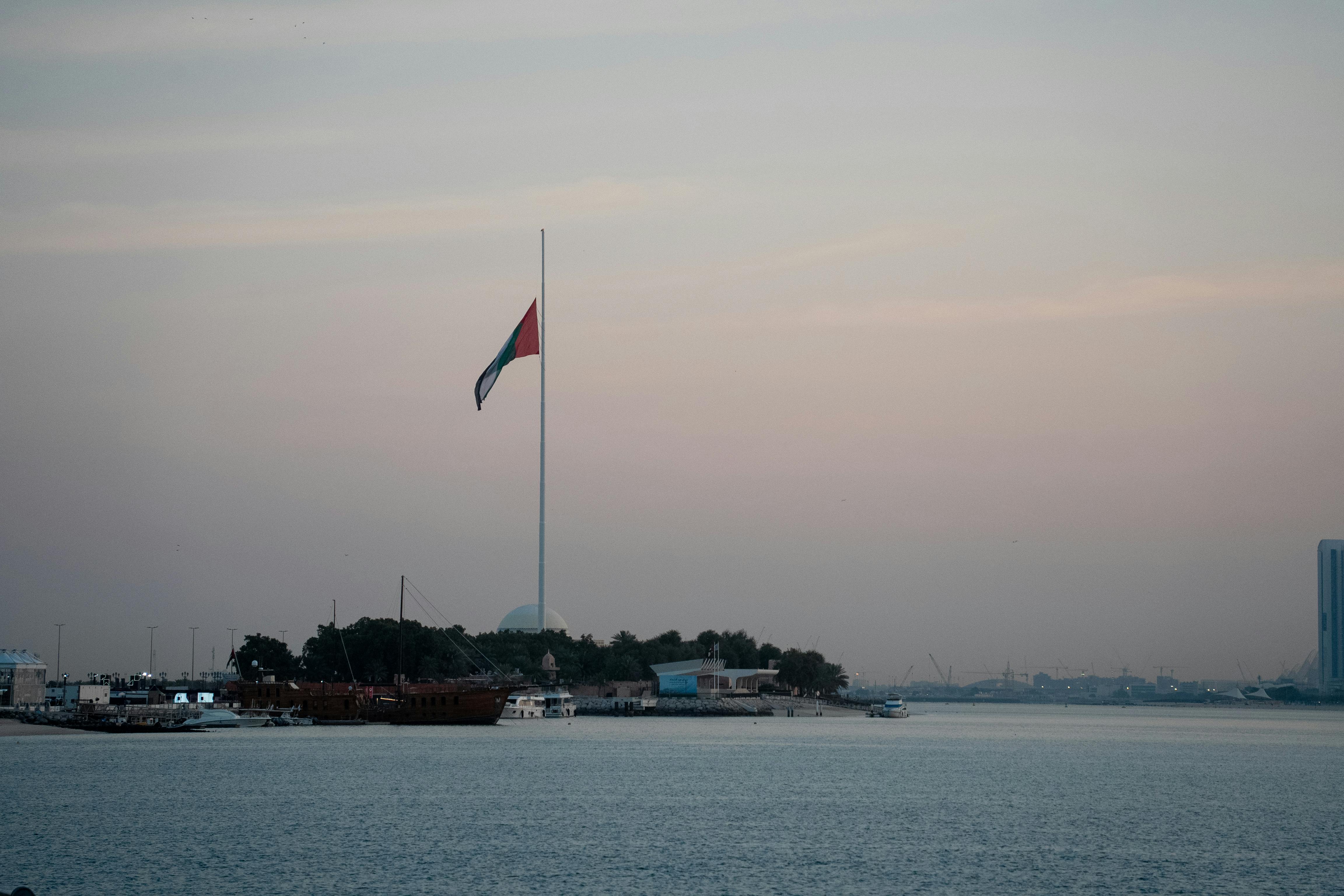 1. 阿布扎比的免费库存照片，展示了这座城市独特的建筑风格和美丽的自然景观
