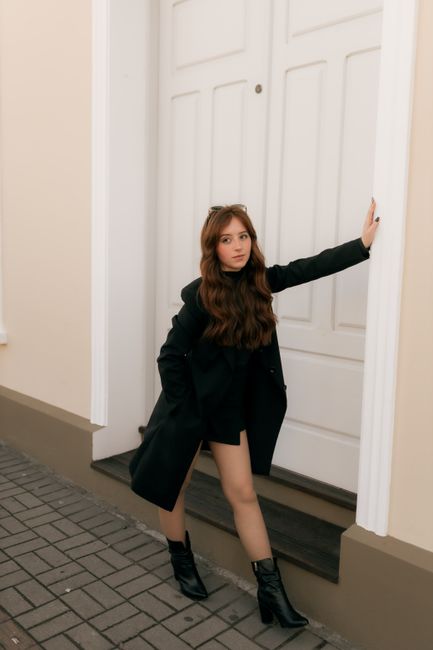 Ngày mà diện nguyên cây đen thì khỏi phải nghĩ nhiều. Độ dài áo khoác này ưng lắm 🖤
#hômnaymặcgì #black #coat #boots