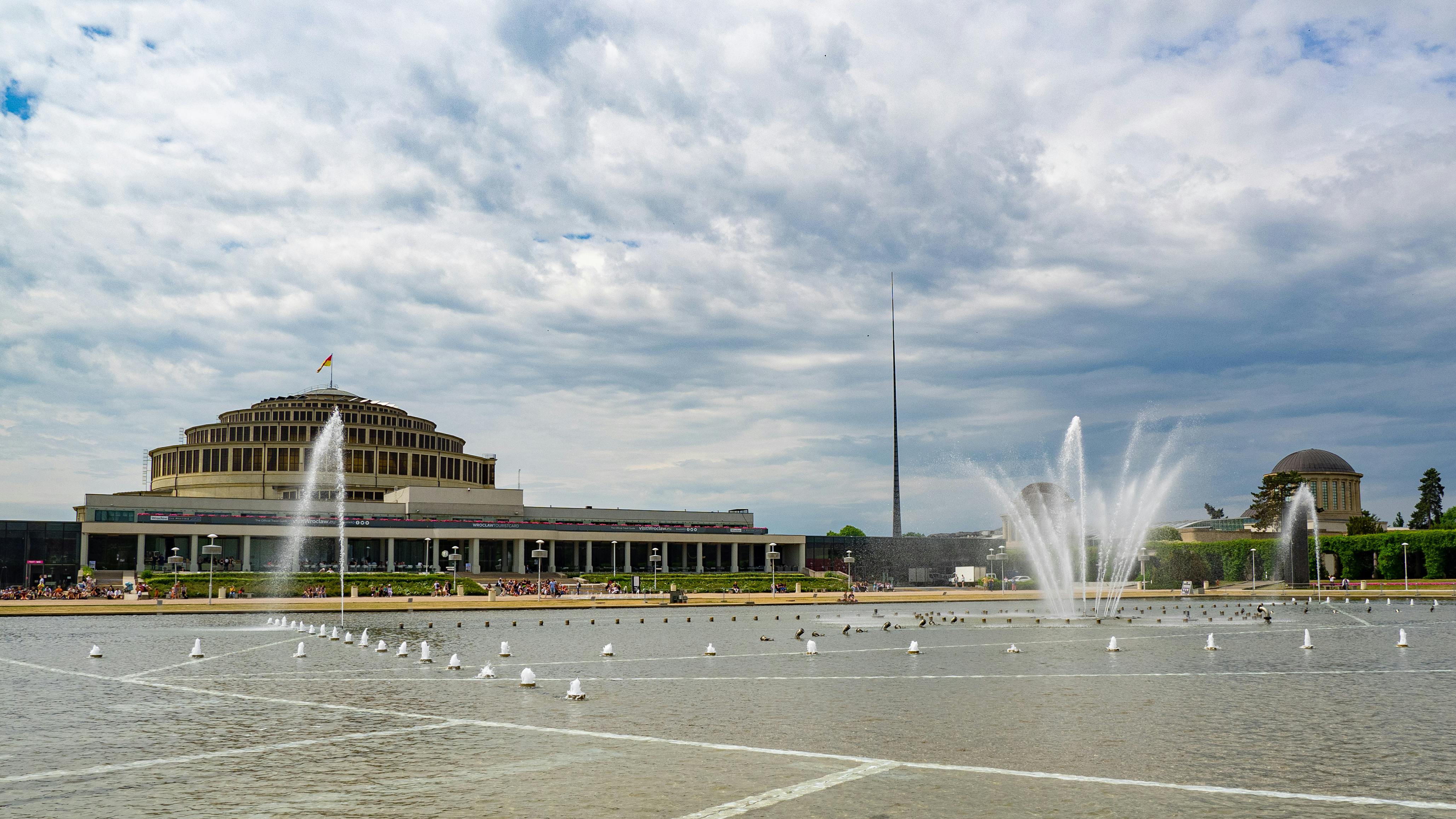 奥林巴斯数码相机是一种便携式的摄影设备，由日本奥林巴斯公司生产