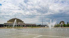 奥林巴斯数码相机是一种便携式的摄影设备，由日本奥林巴斯公司生产