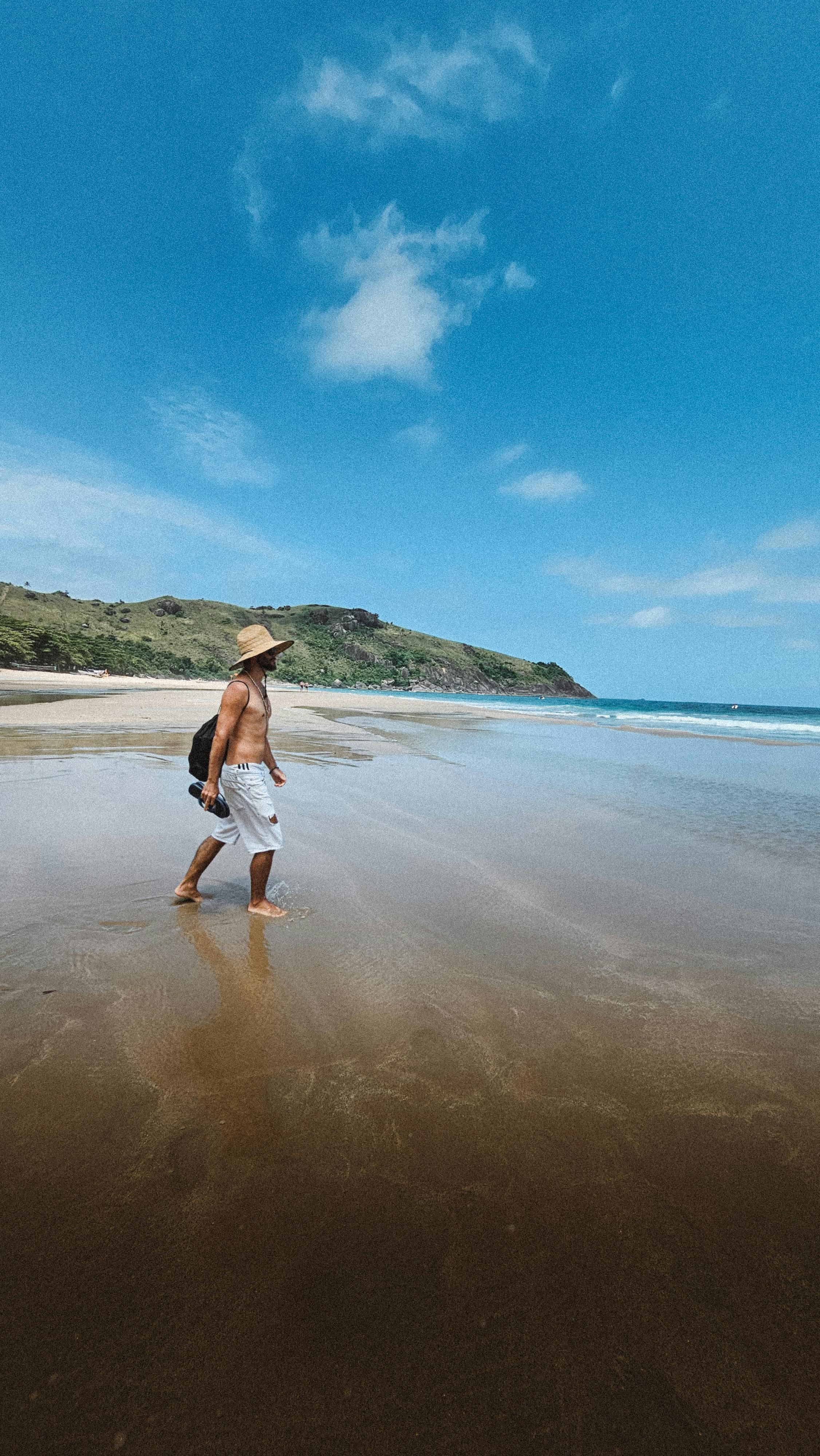 原句：
你是一名专业的文本编辑，擅长纠正由其他语言直译成中文时产生的不自然语序