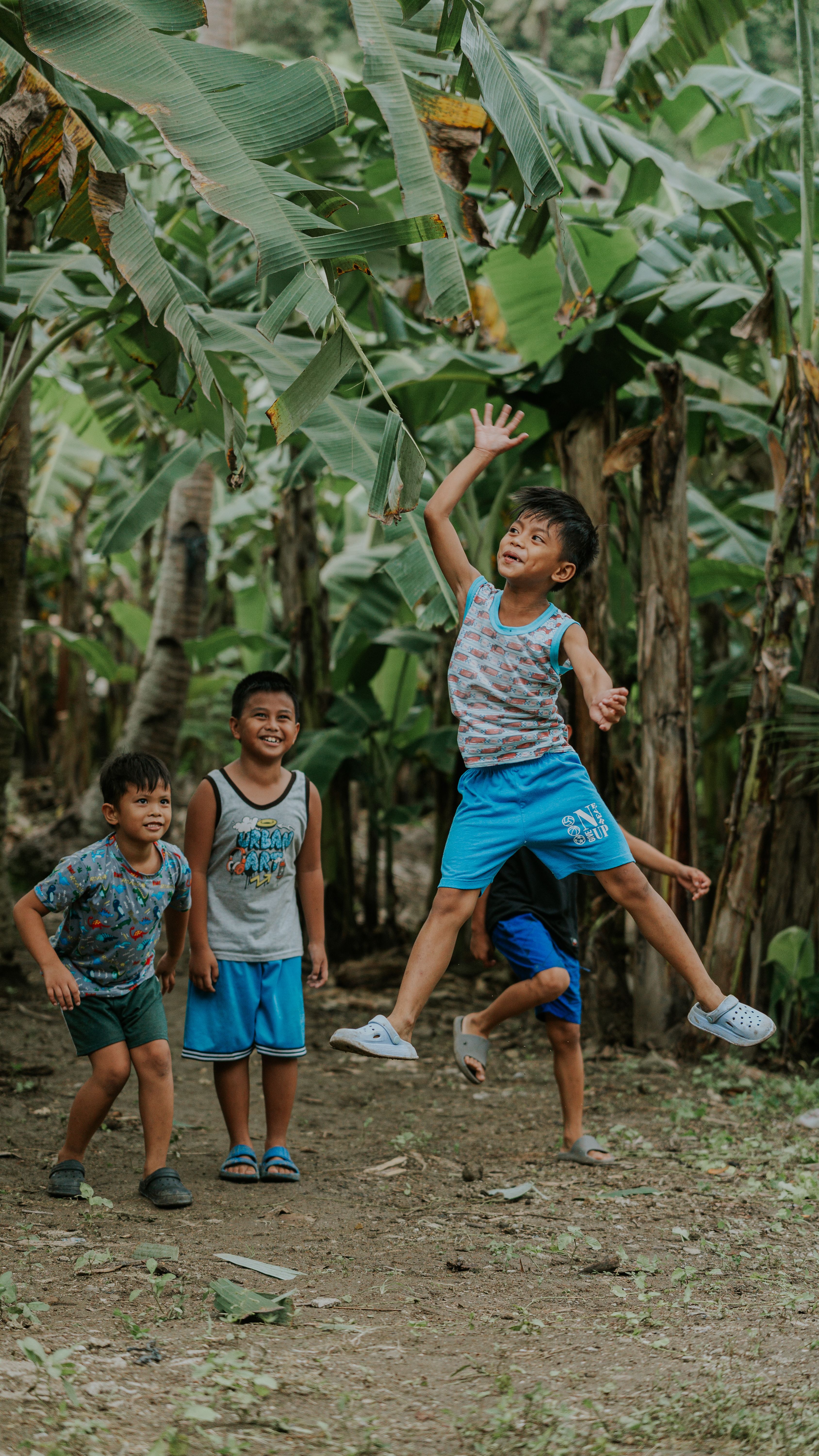 Actividades Para Niños En El Parque Infantil Niños Jugando En El Parque