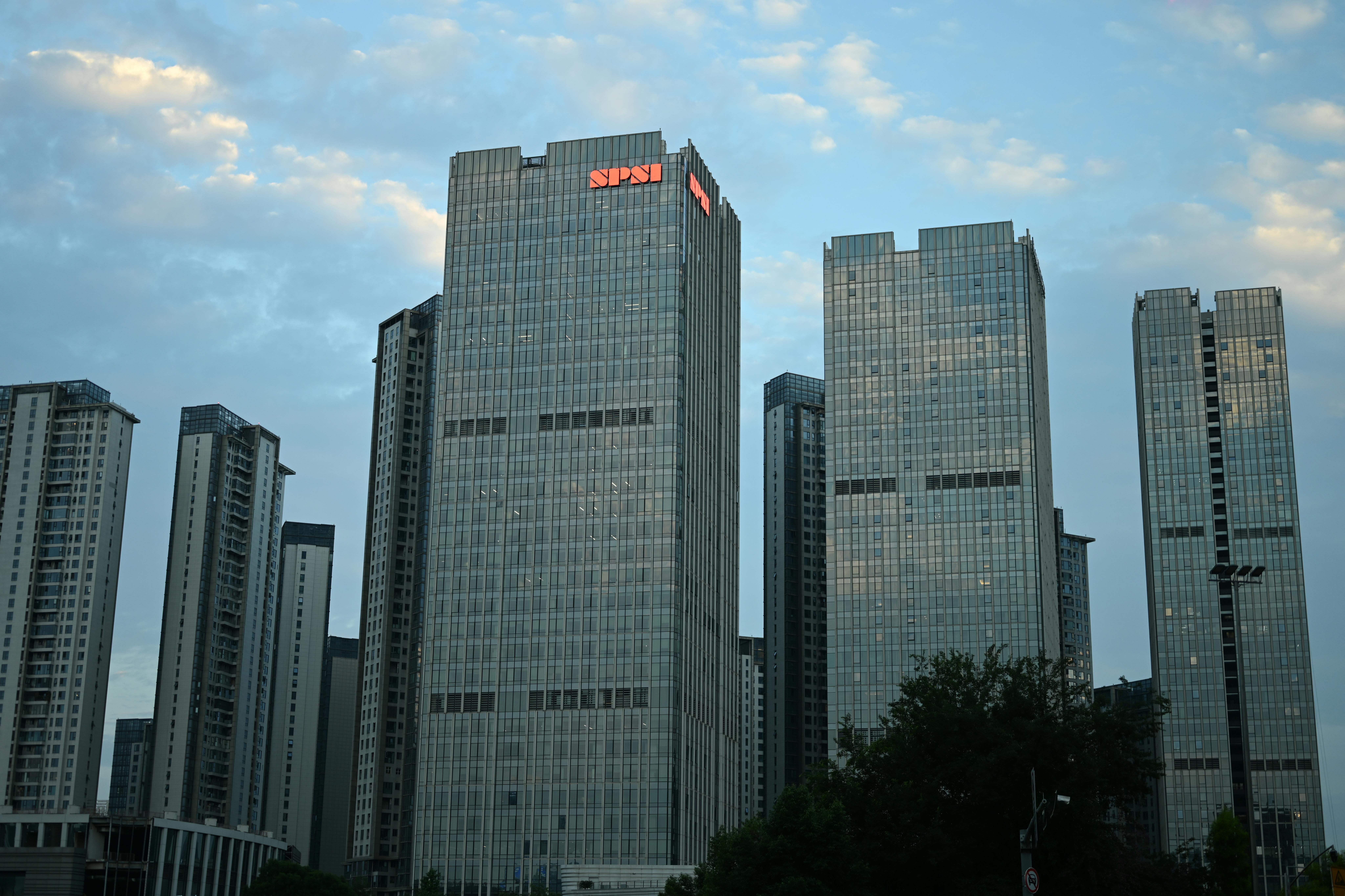 原句：
你是一名专业的文本编辑，擅长纠正由其他语言直译成中文时产生的不自然语序