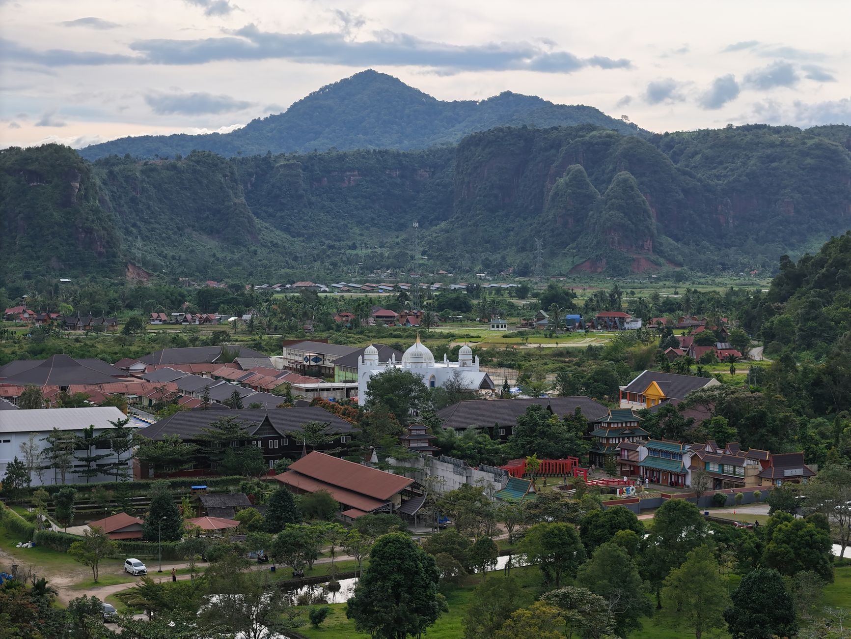 Jam Gadang Bukittinggi: Ikon Minangkabau yang Tak Lekang oleh Waktu