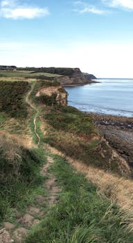 悬崖、沿海地区和沿海步道的免费库存照片通常可以在多个来源找到