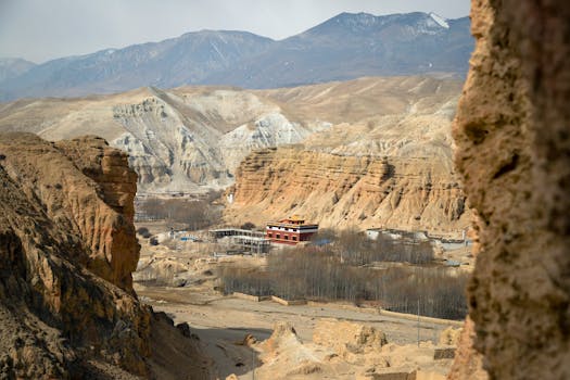 以下是抽象、冒险、海拔的免费库存照片：

1. 抽象风景画 - 一幅描绘高山或沙漠等抽象元素的图片，以表现冒险精神