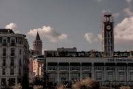 伊斯坦布尔的加拉塔塔、钟楼以及周围城市的建筑构成了一幅美丽的景观