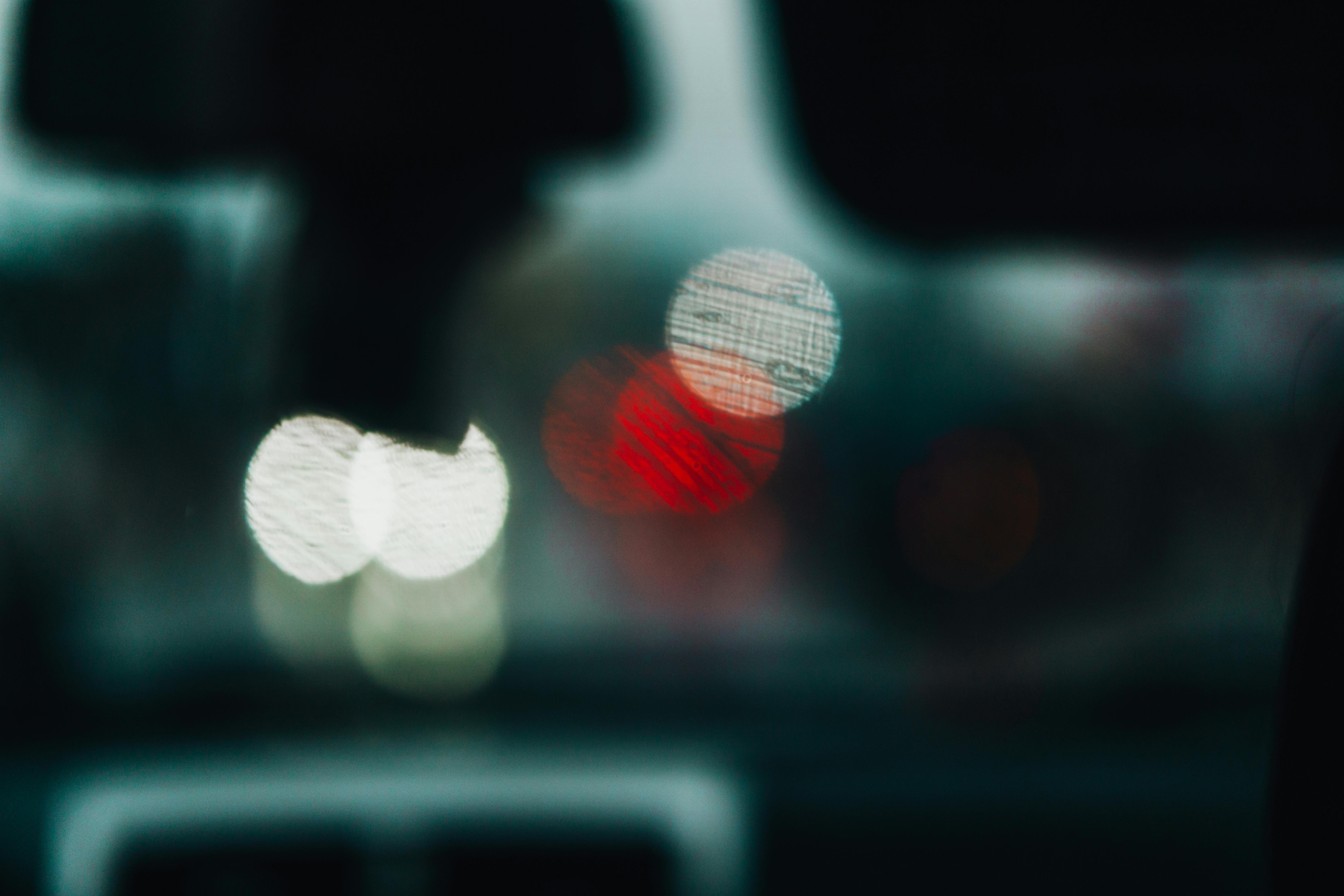 Zadarmo Abstraktné Bokeh Svetelné Vzory Z Interiéru Vozidla Fotka z fotobanky