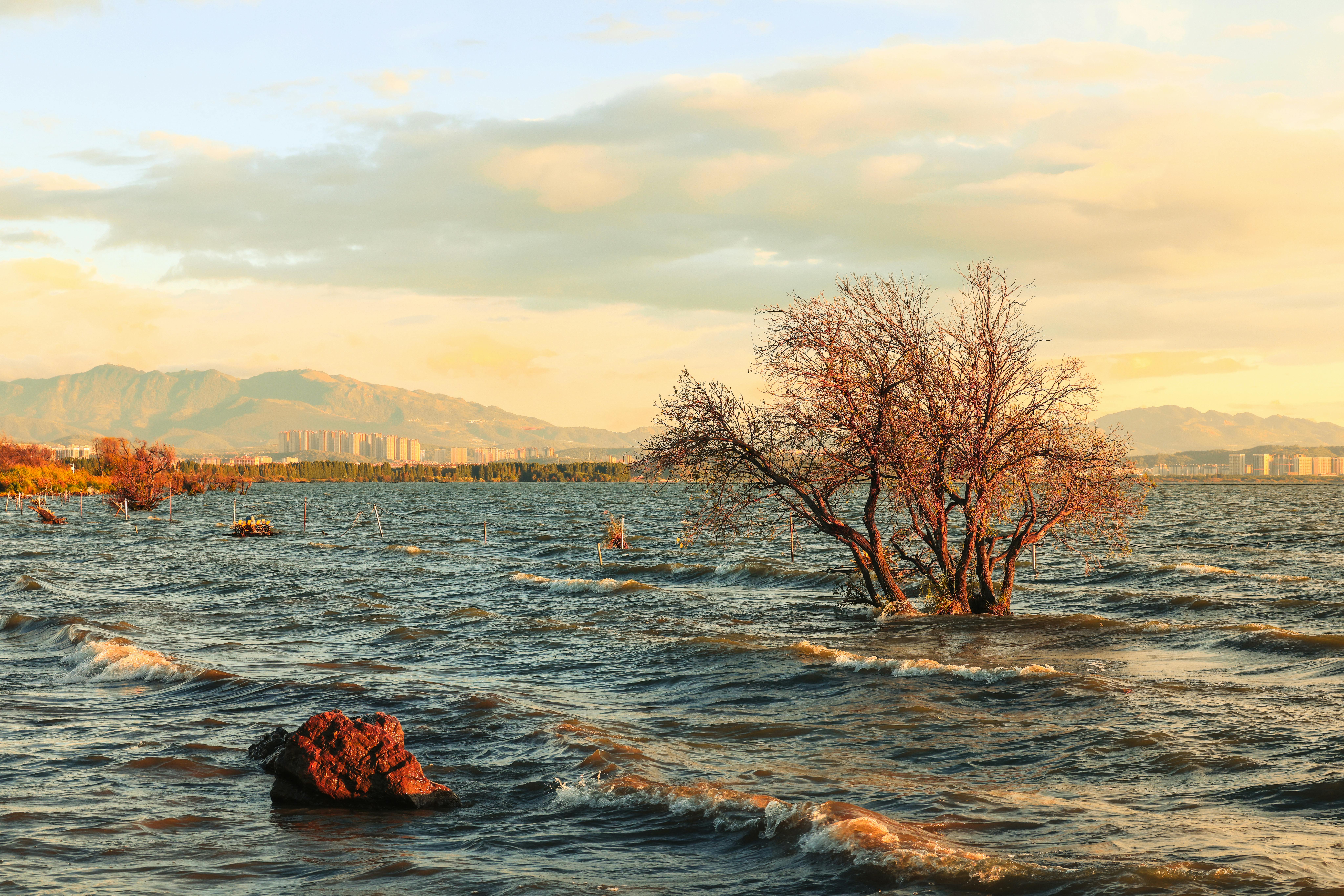 文哥談生活美學：天空照三千天，十年情不散的深刻意義