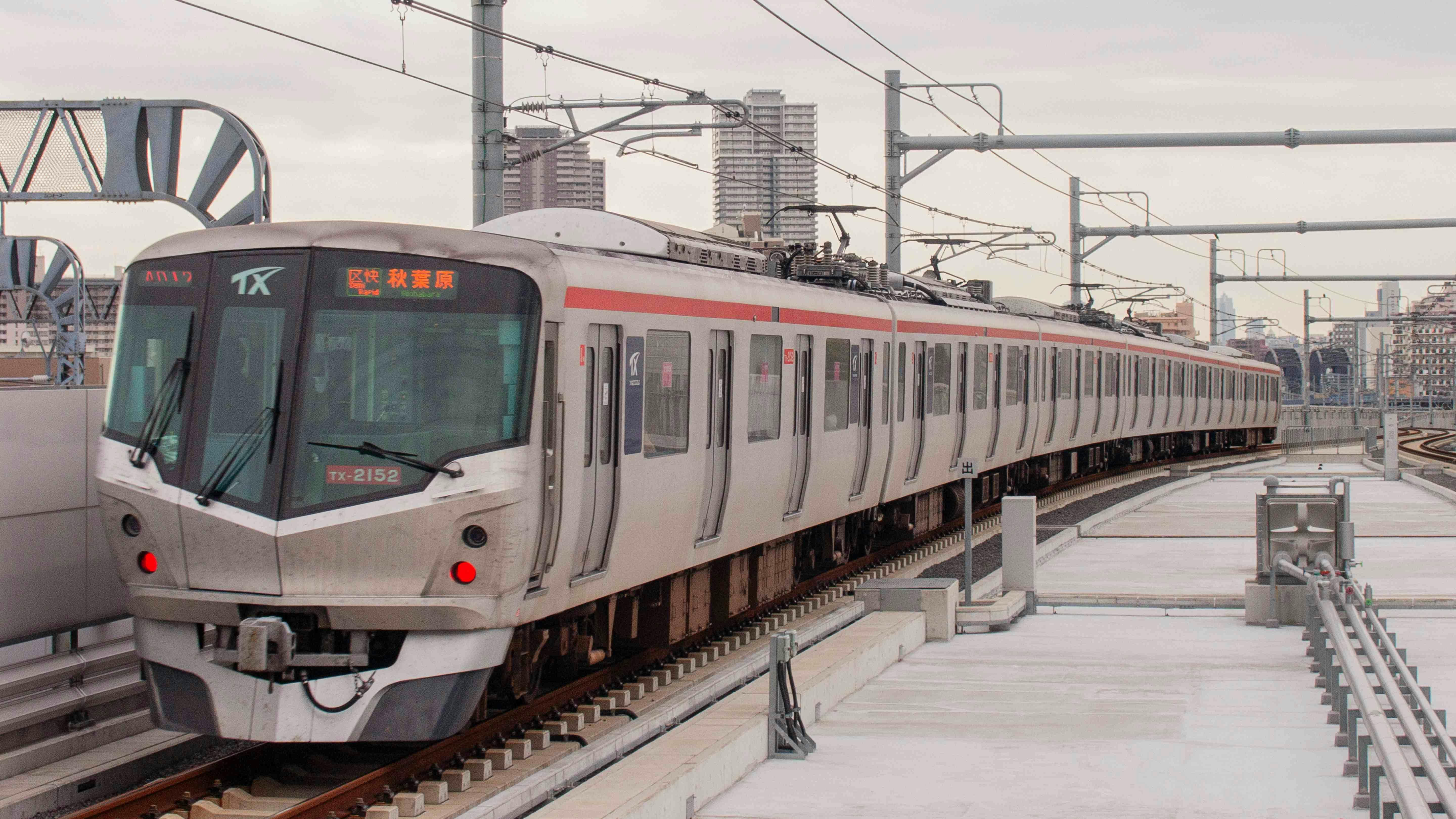 移民署行動列車深入員林重慶小巷 教民眾輕鬆辦理在臺生活手續