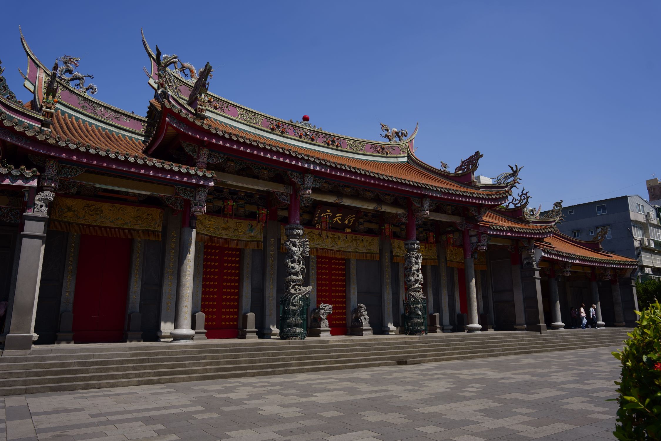 Traditional Taiwanese Temple Architecture in Taipei · Free Stock Photo
