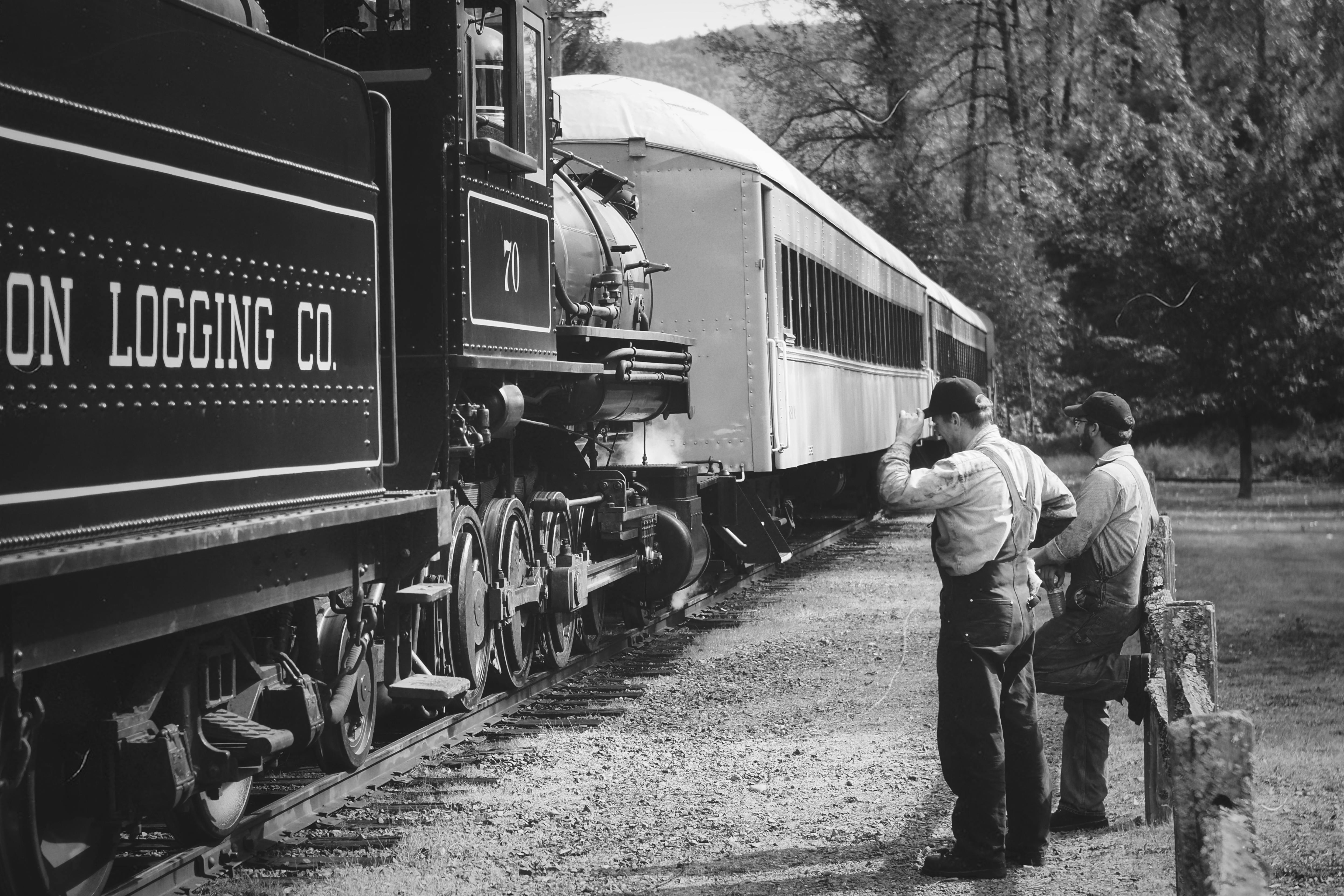 移民署行動列車深入員林重慶小巷 教民眾輕鬆辦理在臺生活手續