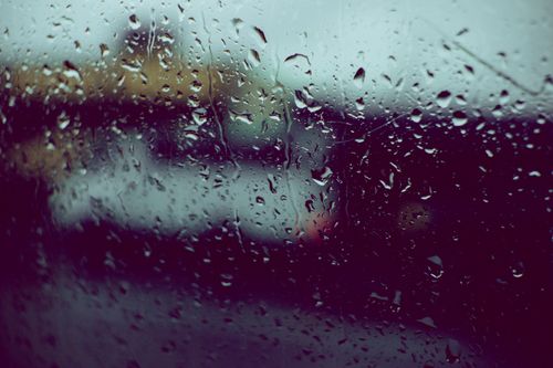 Free Blurred scene through a window with raindrops, capturing a moody, rainy day vibe. Stock Photo