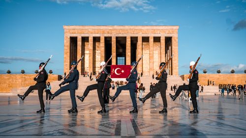 Free Soldiers perform ceremonial march at Anıtkabir, Ankara, symbolizing honor and respect at Mustafa Kemal Atatürk's mausoleum. Stock Photo
