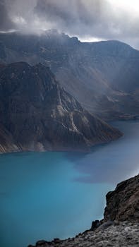 我无法直接提供长白山免费库存照片，但您可以通过搜索引擎或社交媒体平台搜索相关关键词来查找